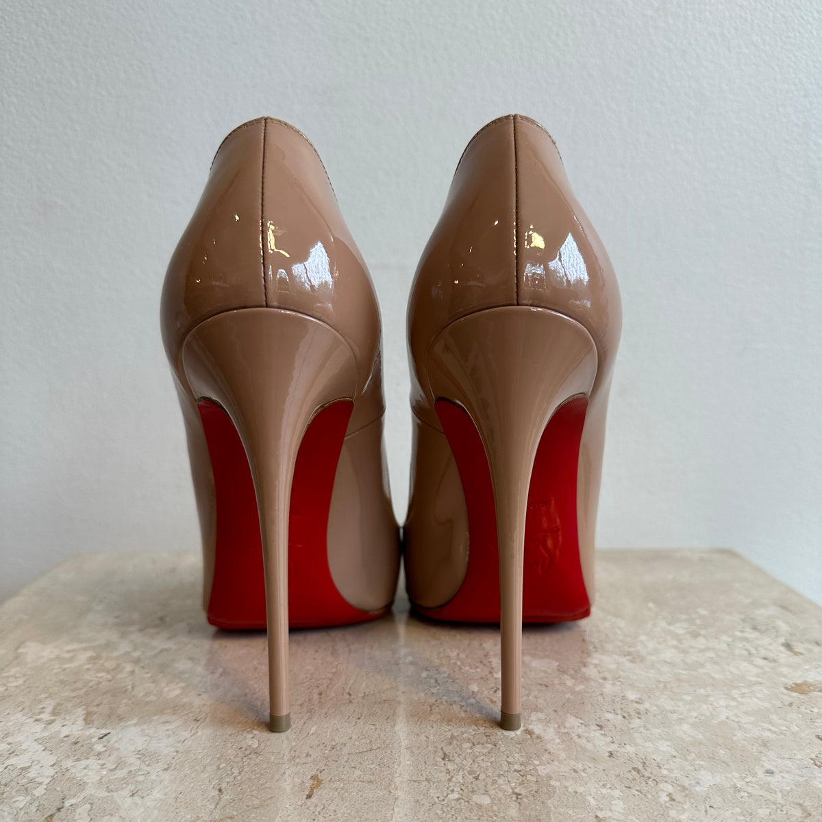 Pre-Owned CHRISTIAN LOUBOUTIN Nude So Kate Pump - 39 – Valamode