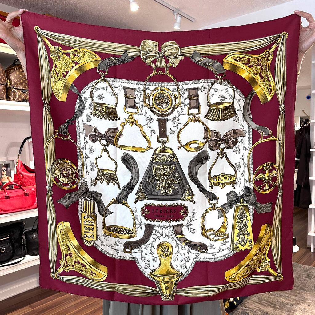 Pre-owned Louis Vuitton Silk Scarf In Burgundy