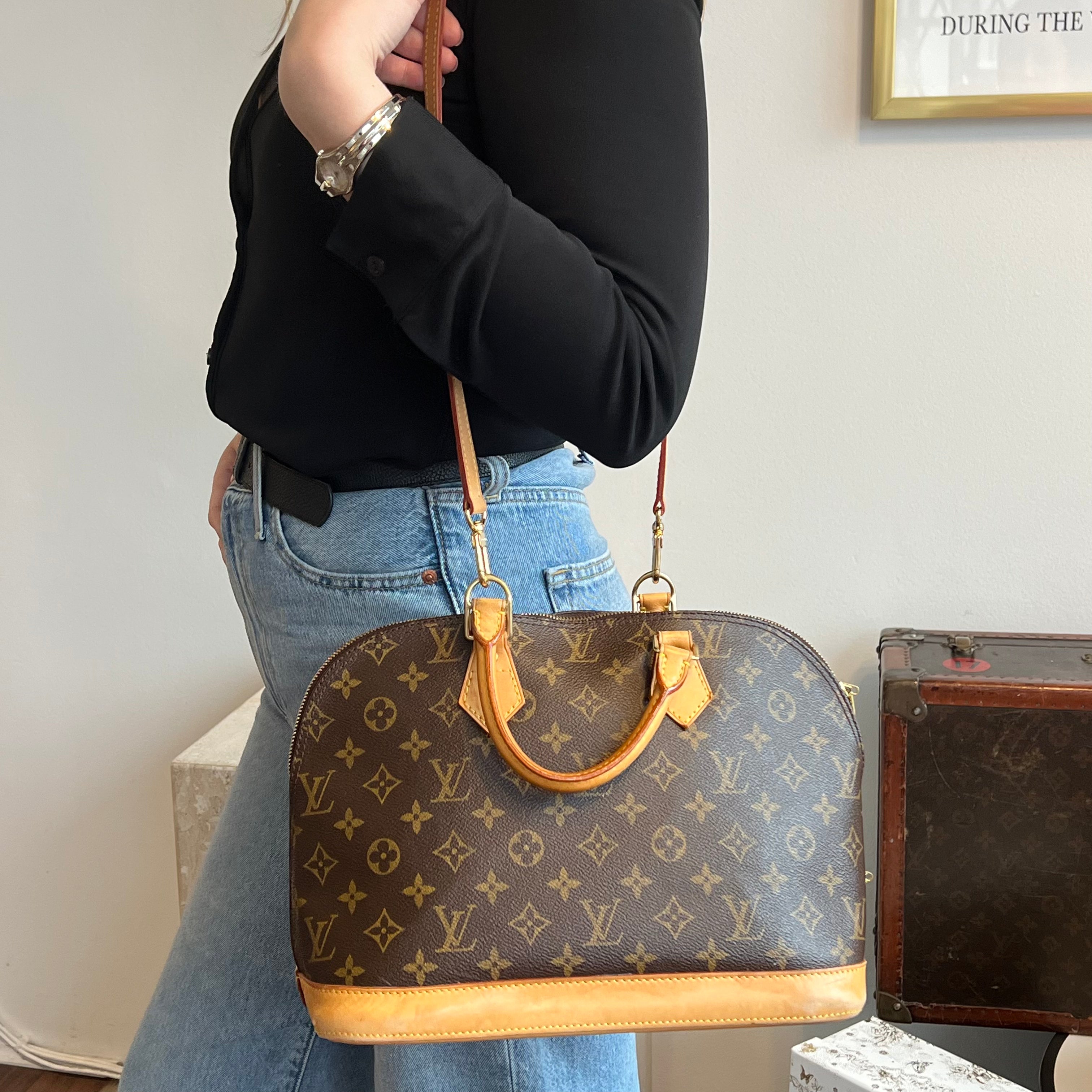 Pre-Owned LOUIS VUITTON Monogram Alma PM with Strap