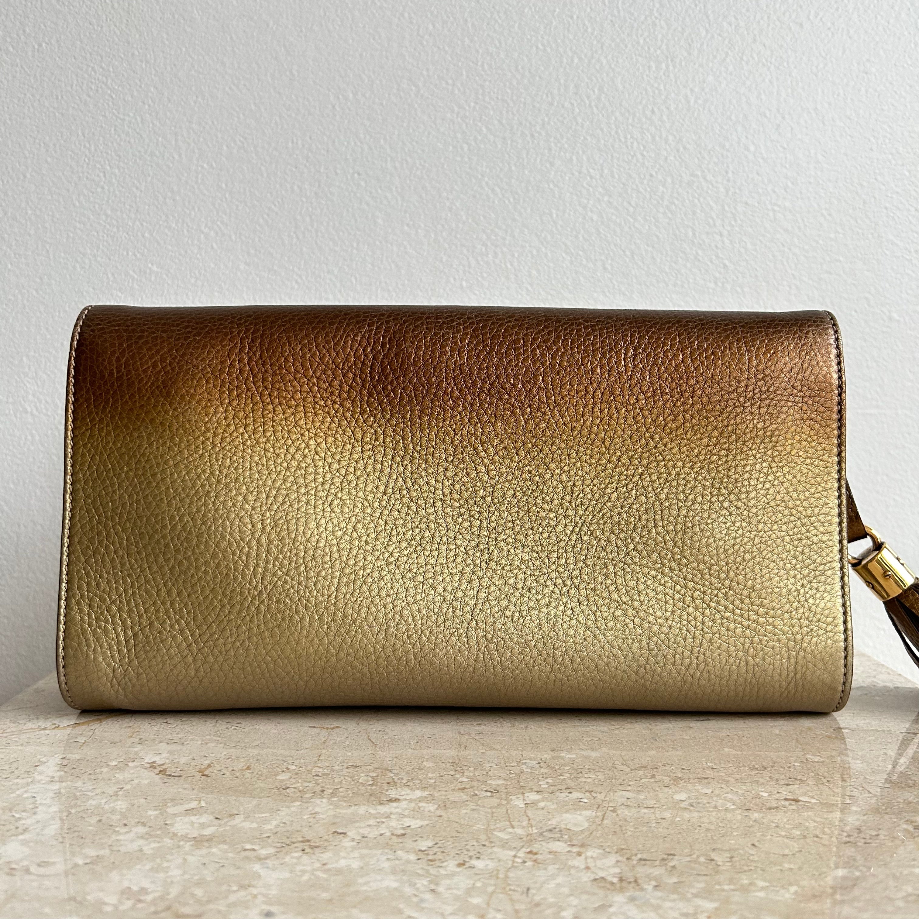 Pre-Owned GUCCI Gold Ombre Leather Soho Clutch