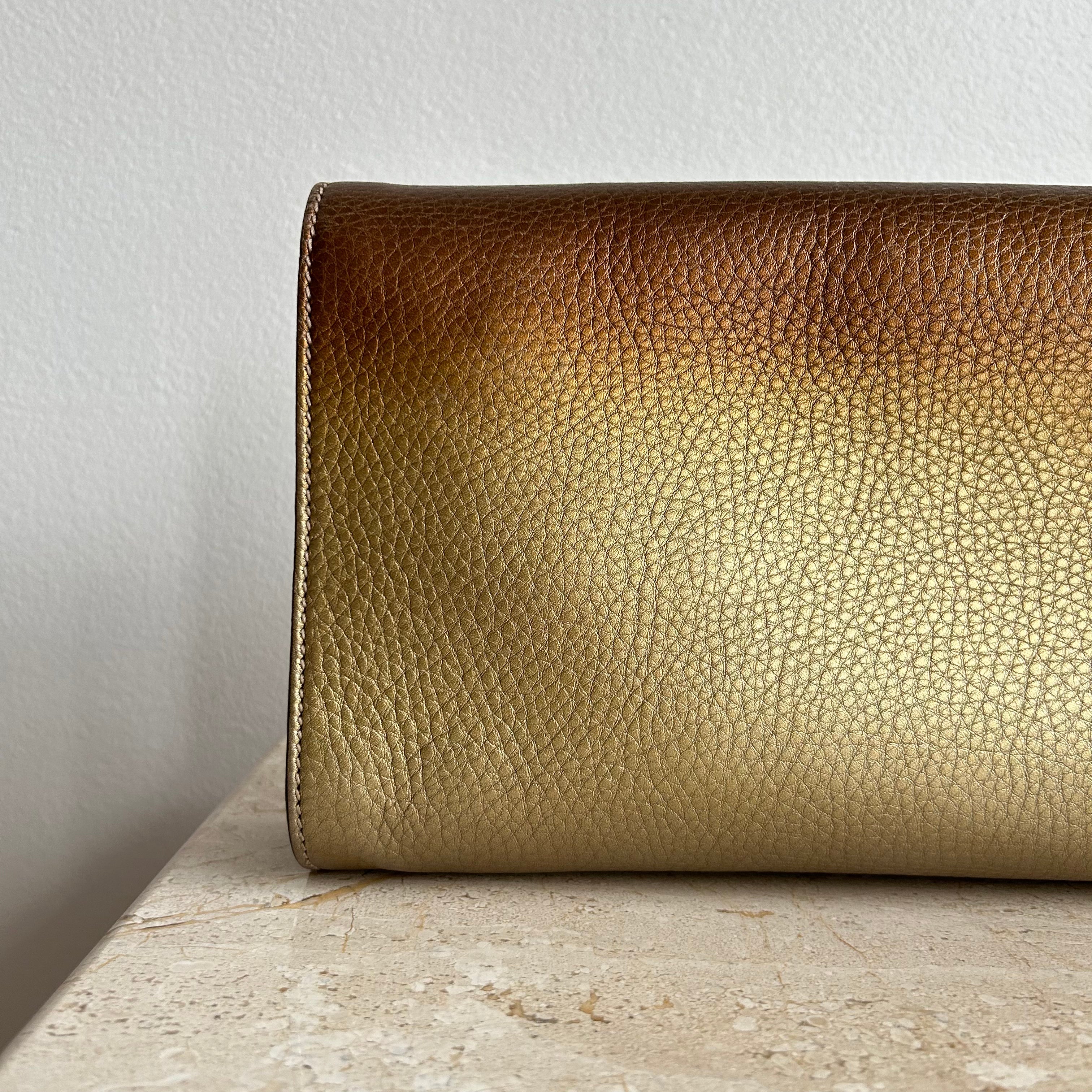 Pre-Owned GUCCI Gold Ombre Leather Soho Clutch