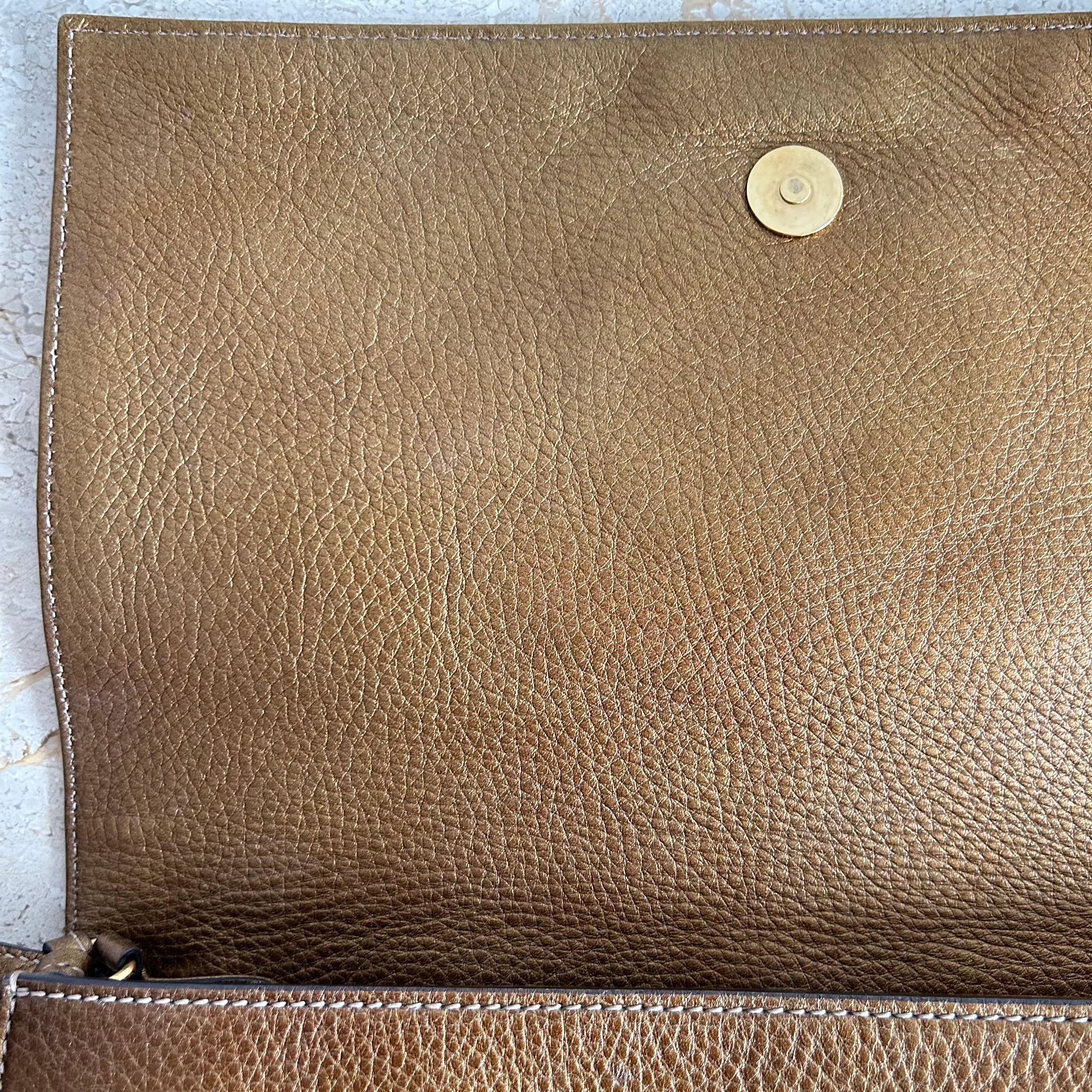 Pre-Owned GUCCI Gold Ombre Leather Soho Clutch