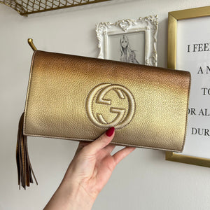 Pre-Owned GUCCI Gold Ombre Leather Soho Clutch