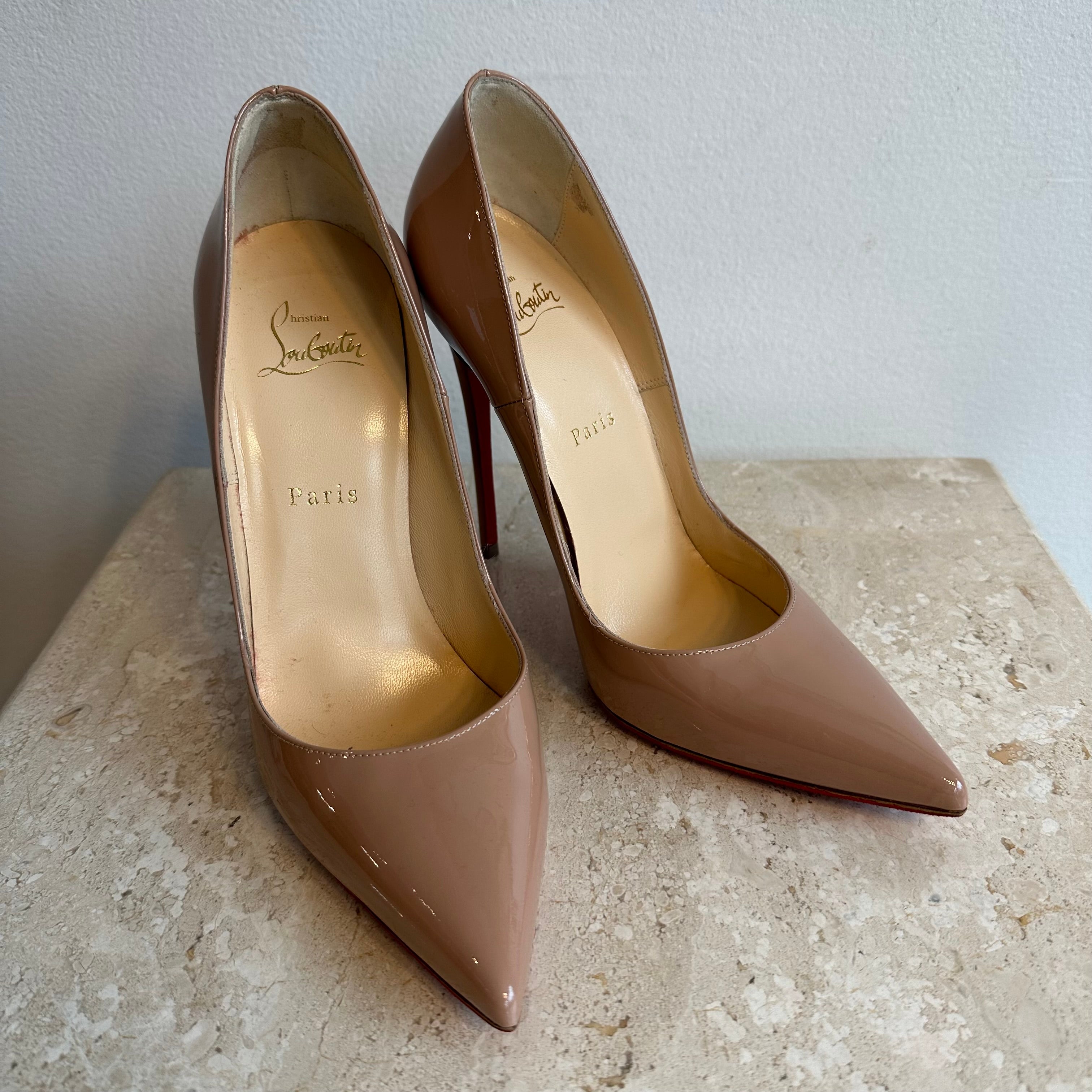 Christian Louboutin Nude So Kate Pumps in Natural