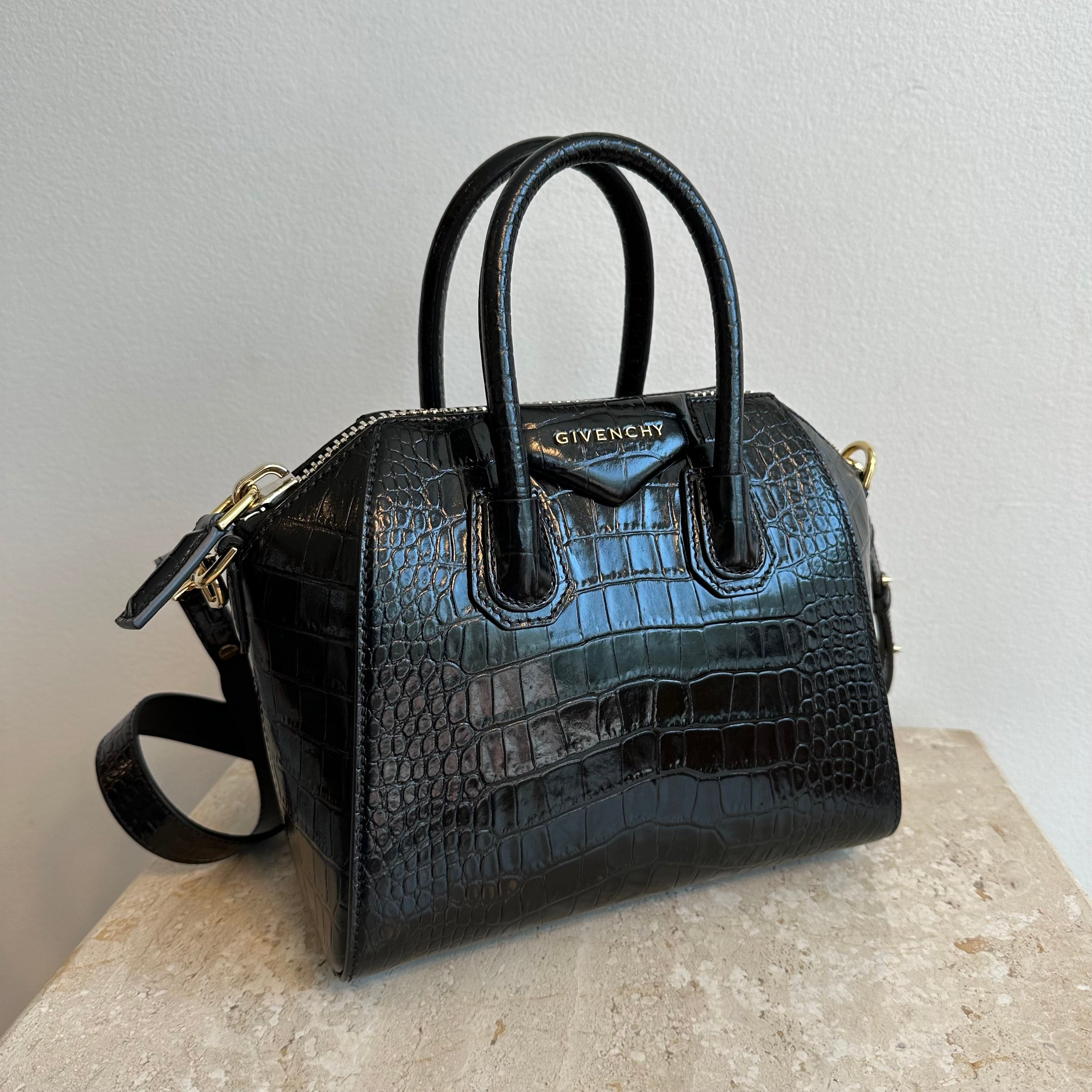 💯 Original Givenchy Antigona Croc Mini Black, Luxury, Bags