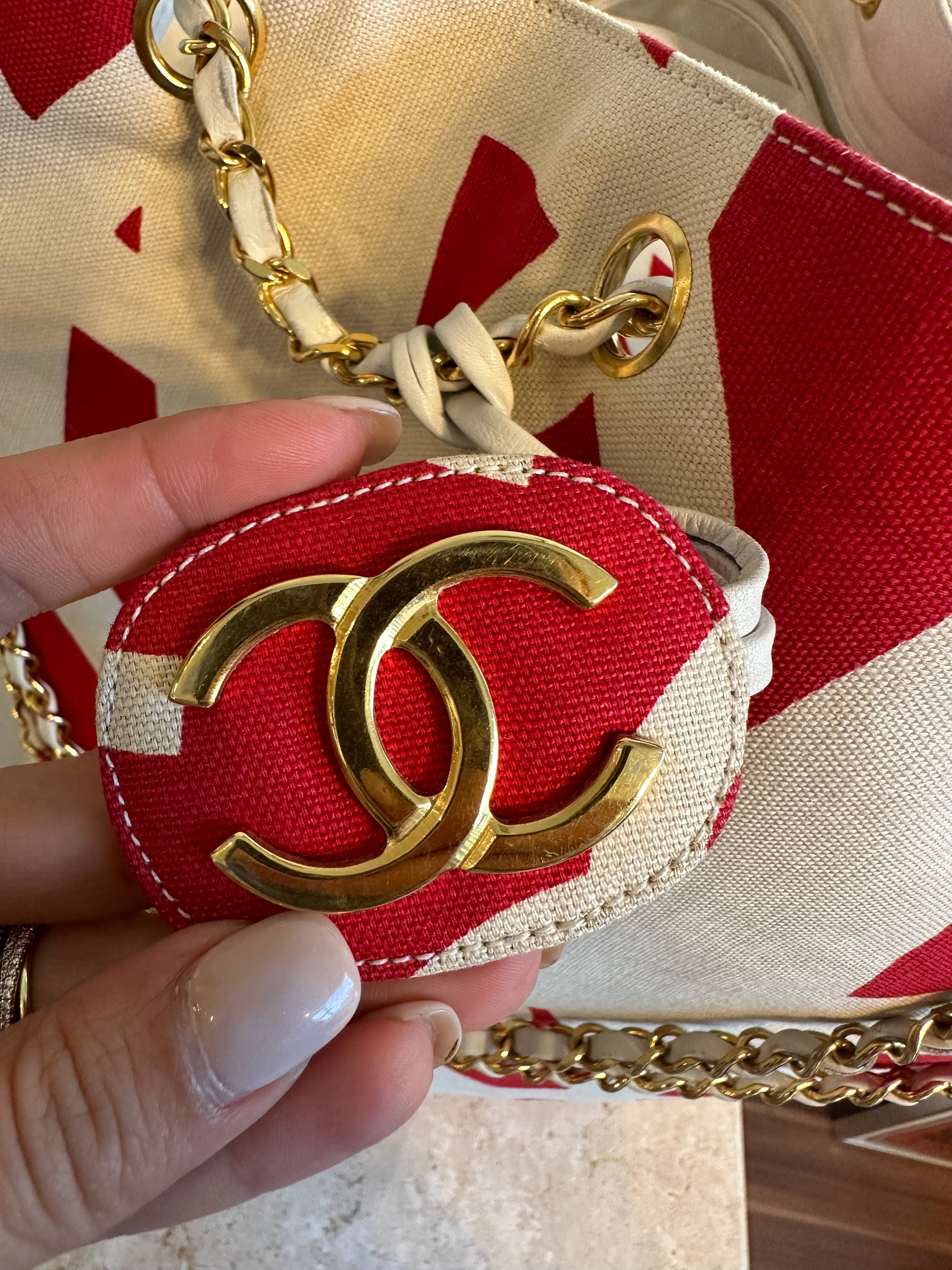 Pre-Owned CHANEL Vintage Red and White Canvas Beach Bag – Valamode