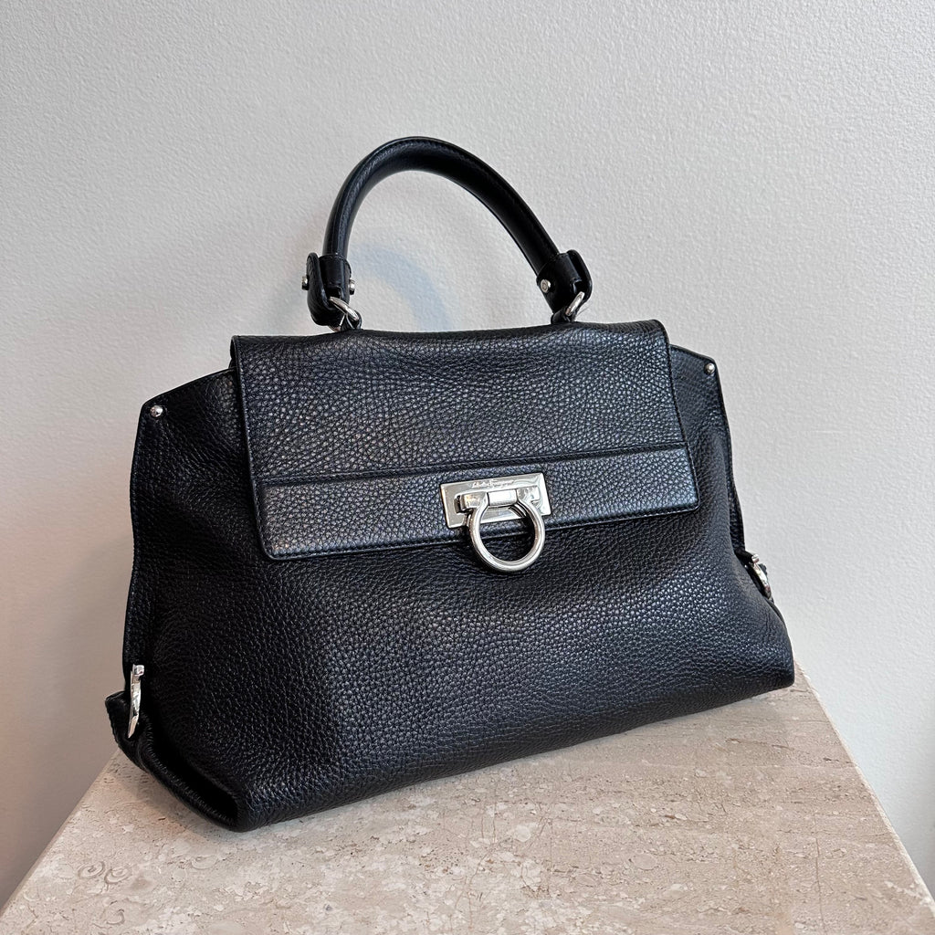 Pre-Owned SALVATORE FERRAGAMO Black Leather Top Handle Bag