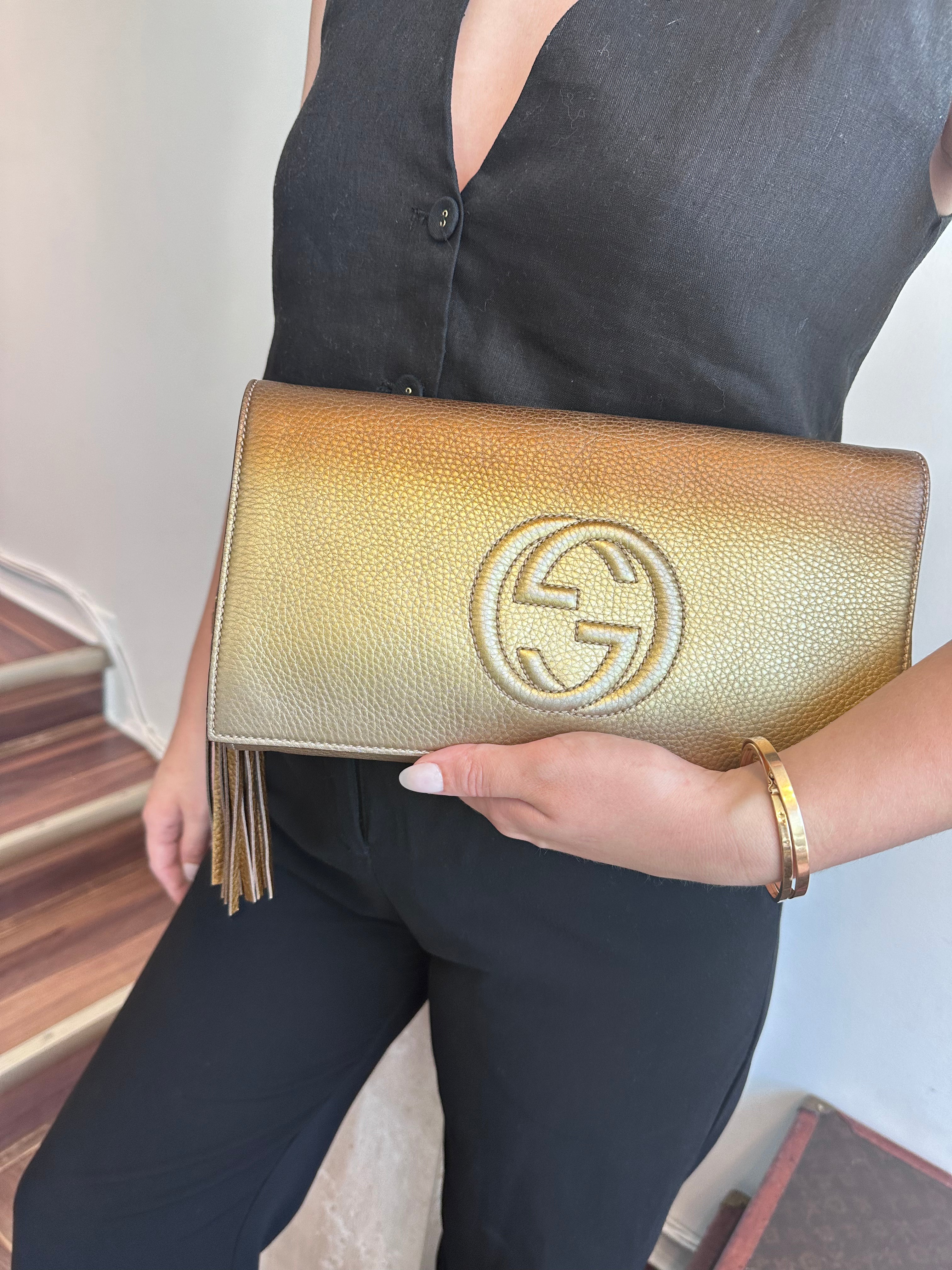 Pre-Owned GUCCI Gold Ombre Leather Soho Clutch