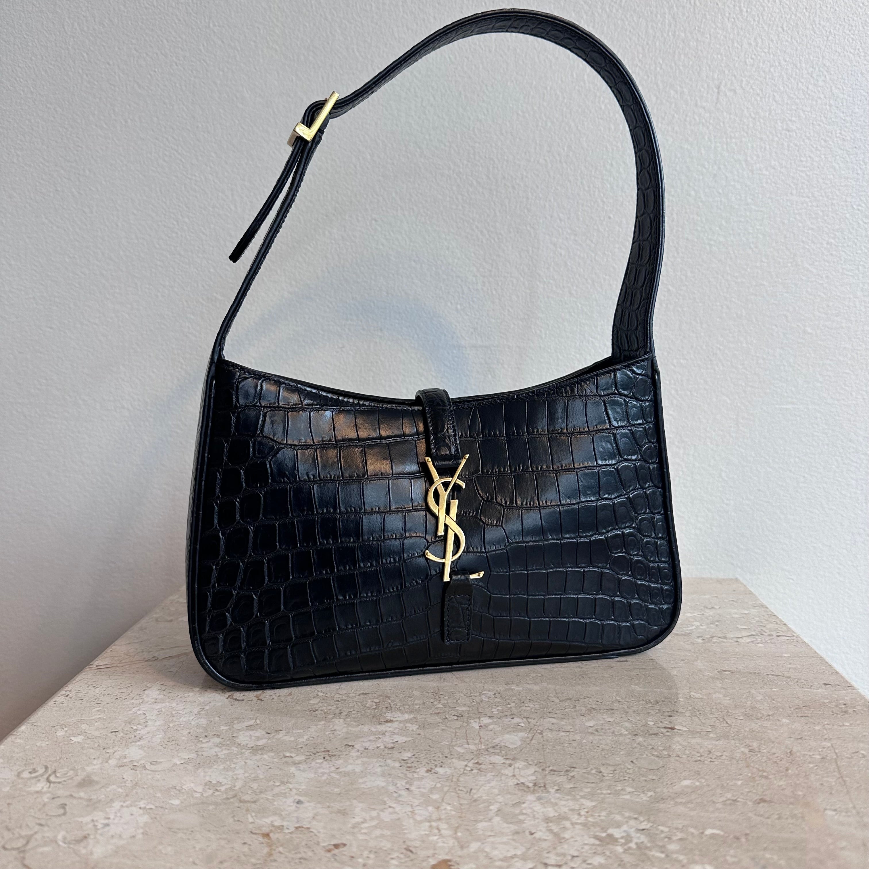 Pre-Owned SAINT LAURENT LE 5 Á Crocodile Embossed Black Leather