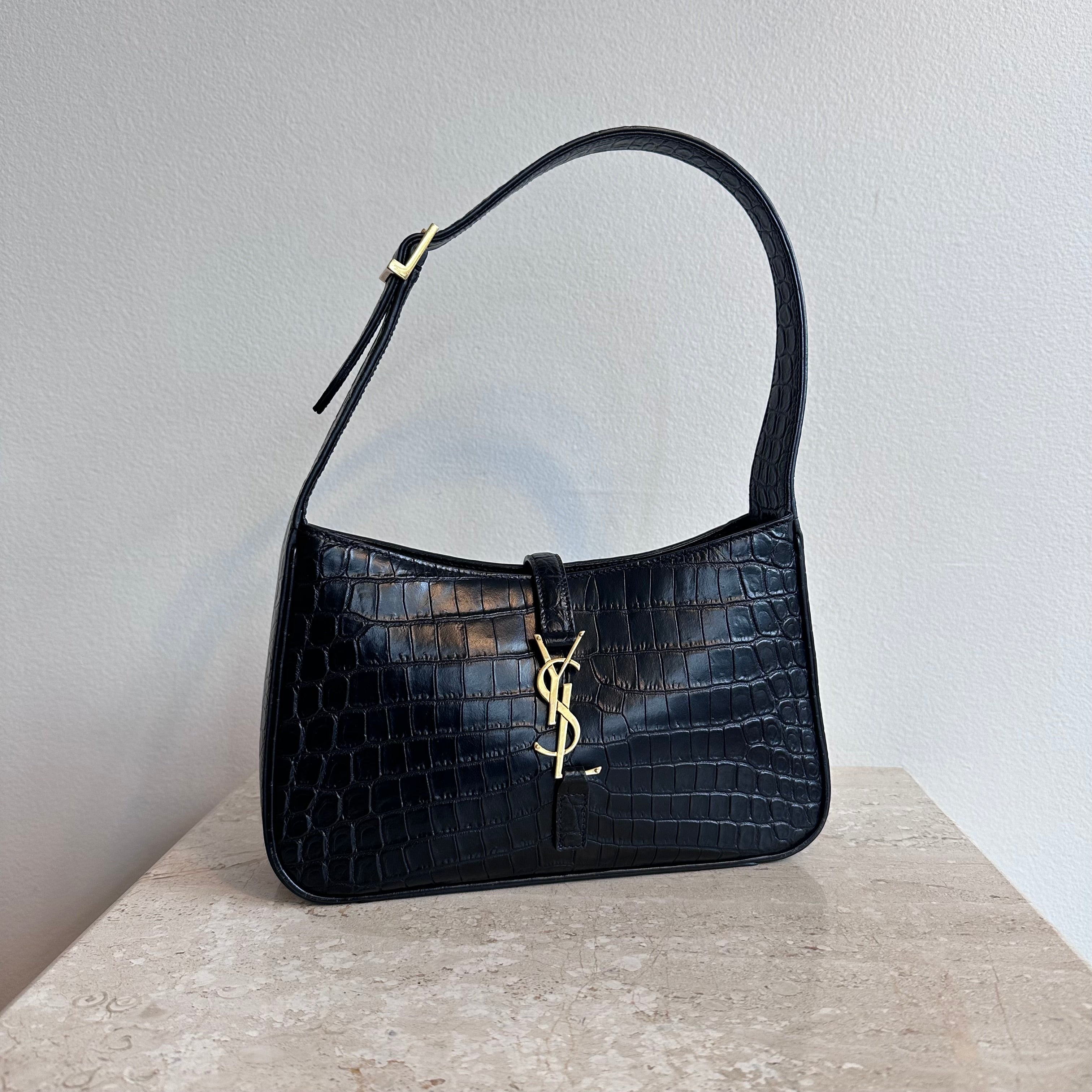 Pre-Owned SAINT LAURENT LE 5 Á Crocodile Embossed Black Leather