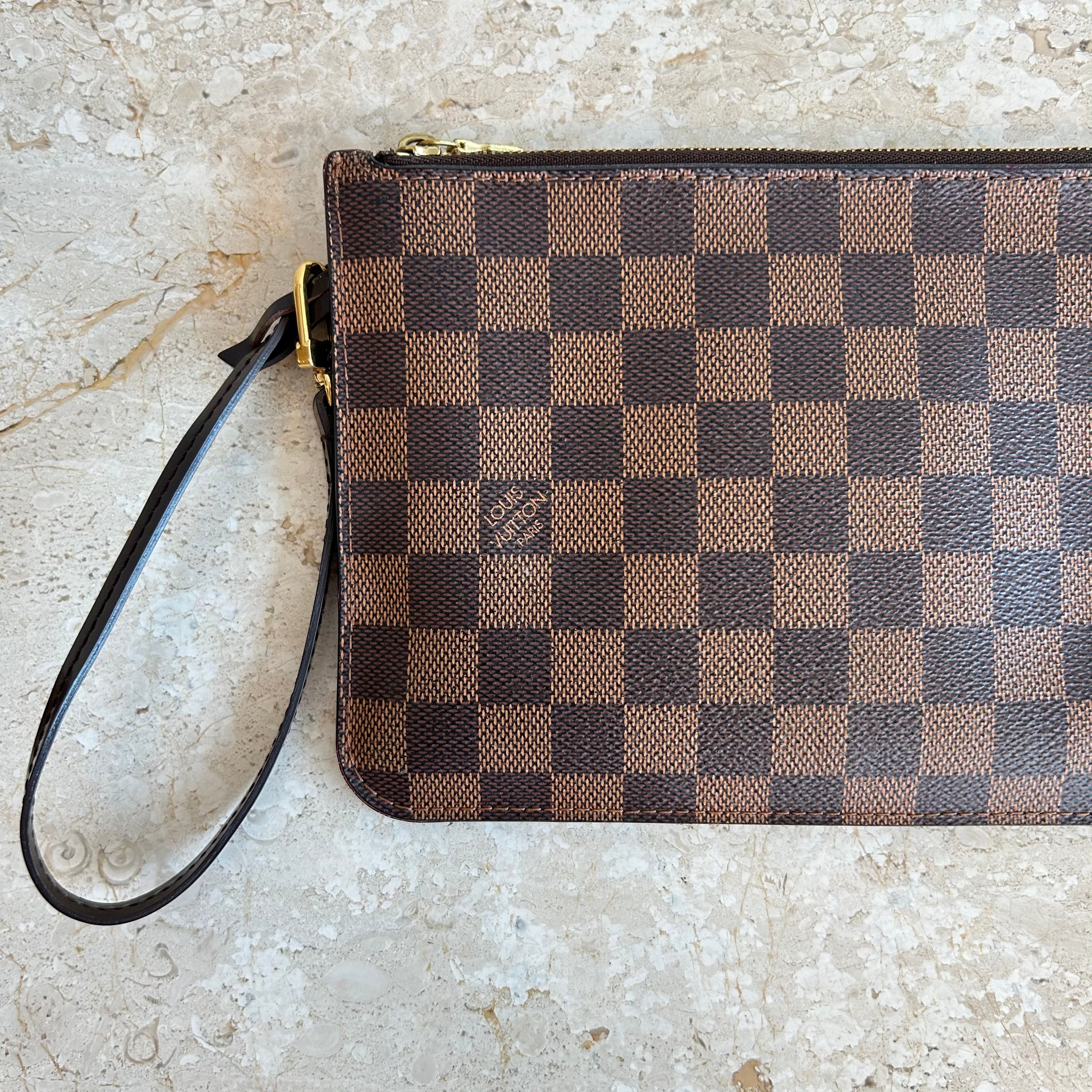 Pre-Owned LOUIS VUITTON Damier Ebene Neverfull Wristlet