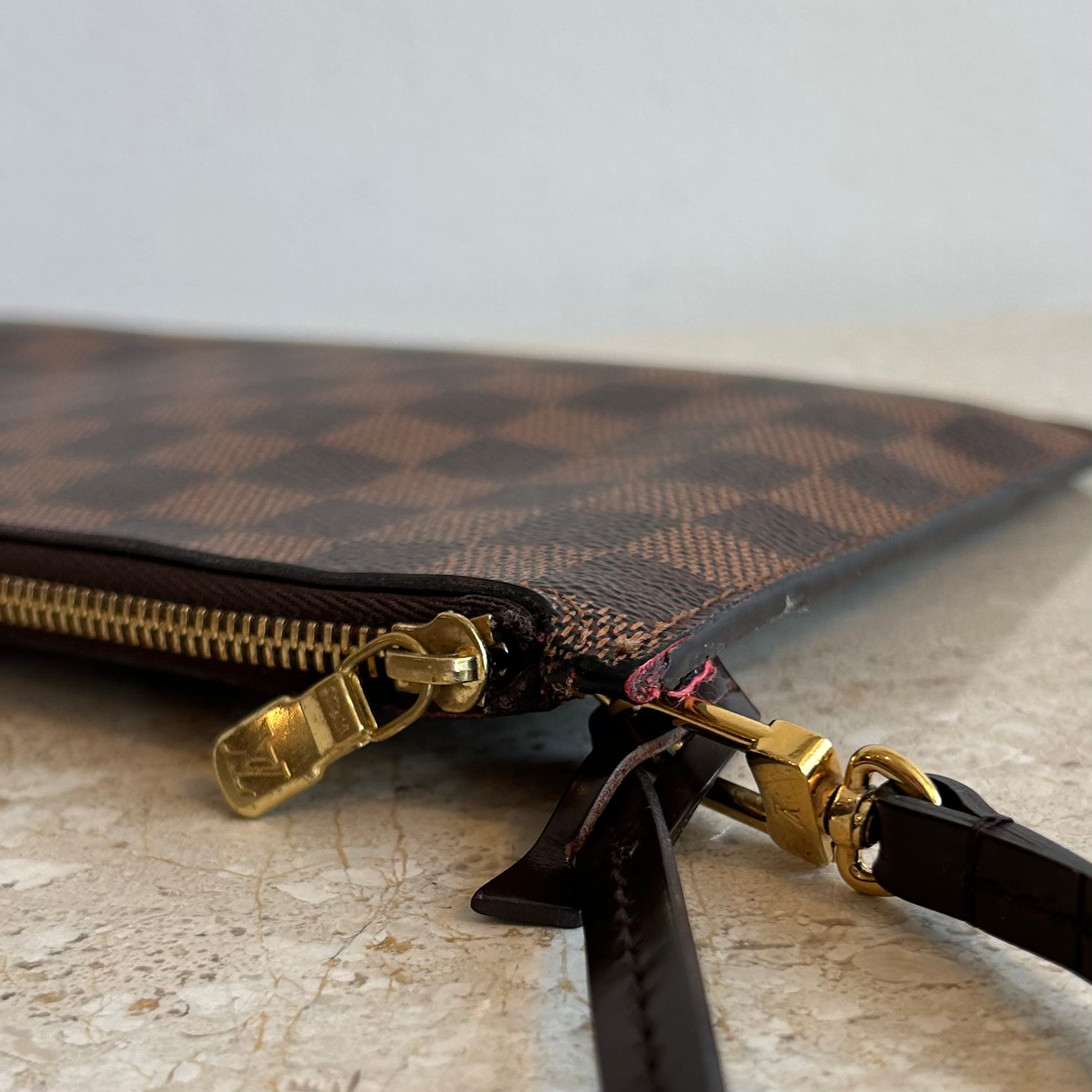 Pre-Owned LOUIS VUITTON Damier Ebene Neverfull Wristlet