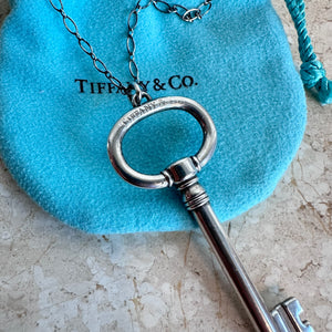 Pre-Owned TIFFANY & CO. Sterling Silver Oval Key Pendant Necklace