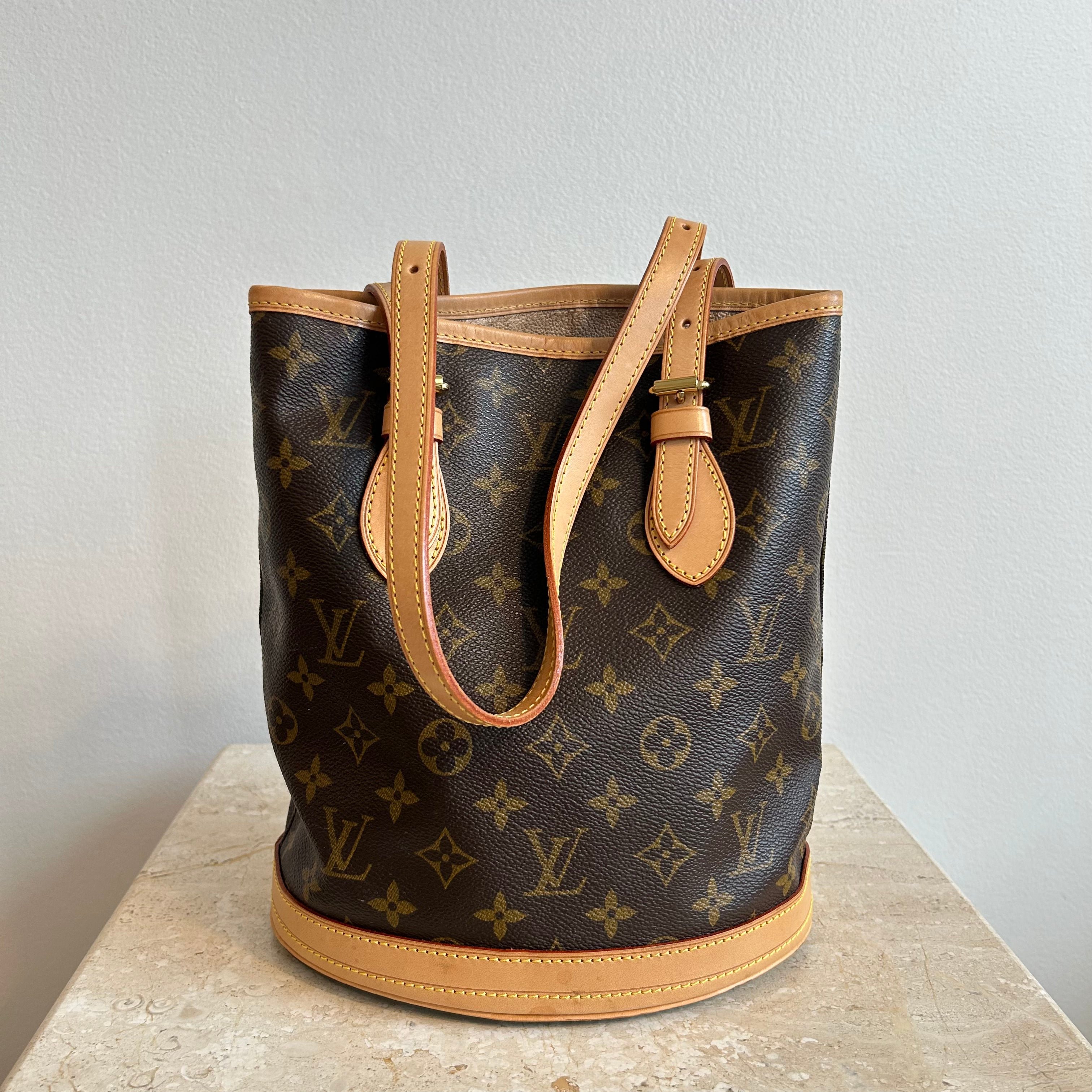 Pre-Owned LOUIS VUITTON Vintage Monogram Petite Bucket Bag