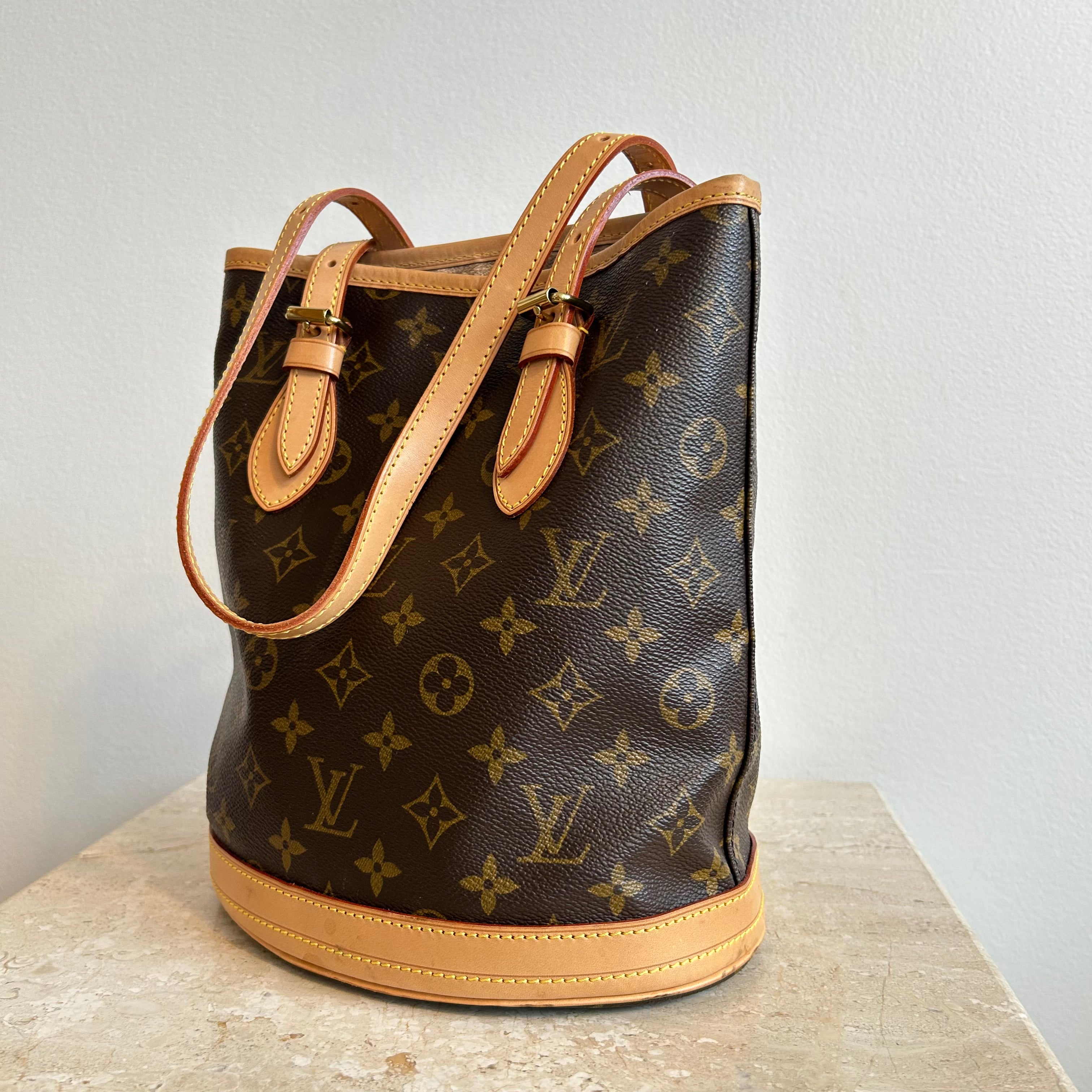 Pre-Owned LOUIS VUITTON Vintage Monogram Petite Bucket Bag