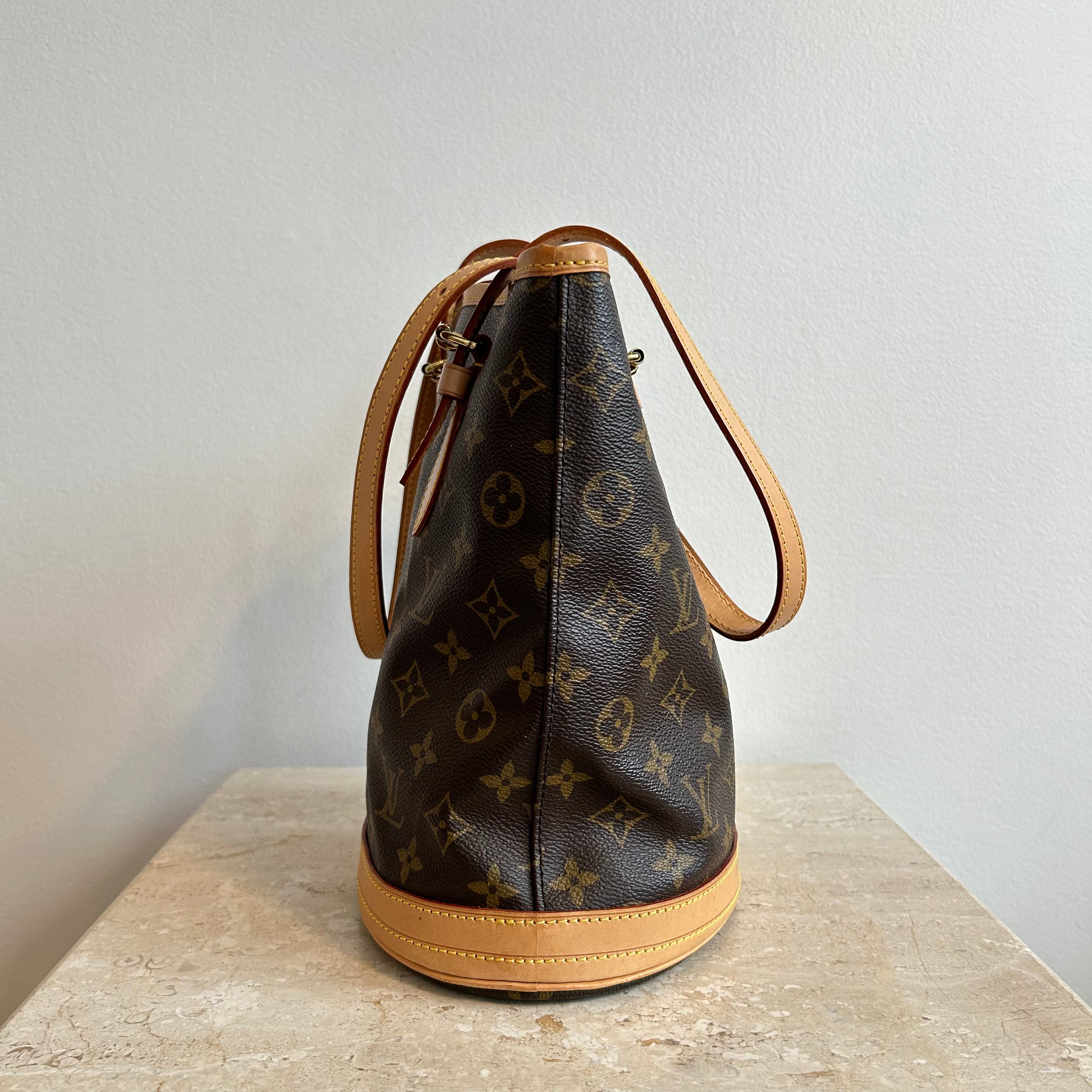 Pre-Owned LOUIS VUITTON Vintage Monogram Petite Bucket Bag