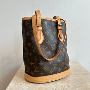 Pre-Owned LOUIS VUITTON Vintage Monogram Petite Bucket Bag