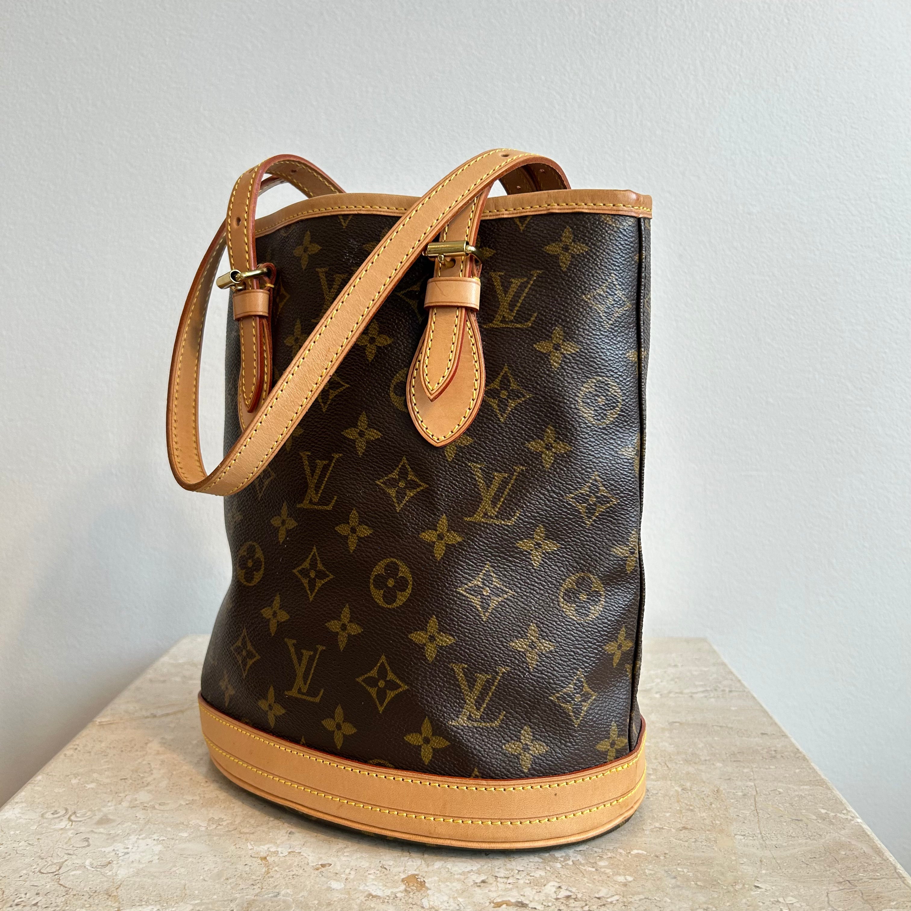 Pre-Owned LOUIS VUITTON Vintage Monogram Petite Bucket Bag