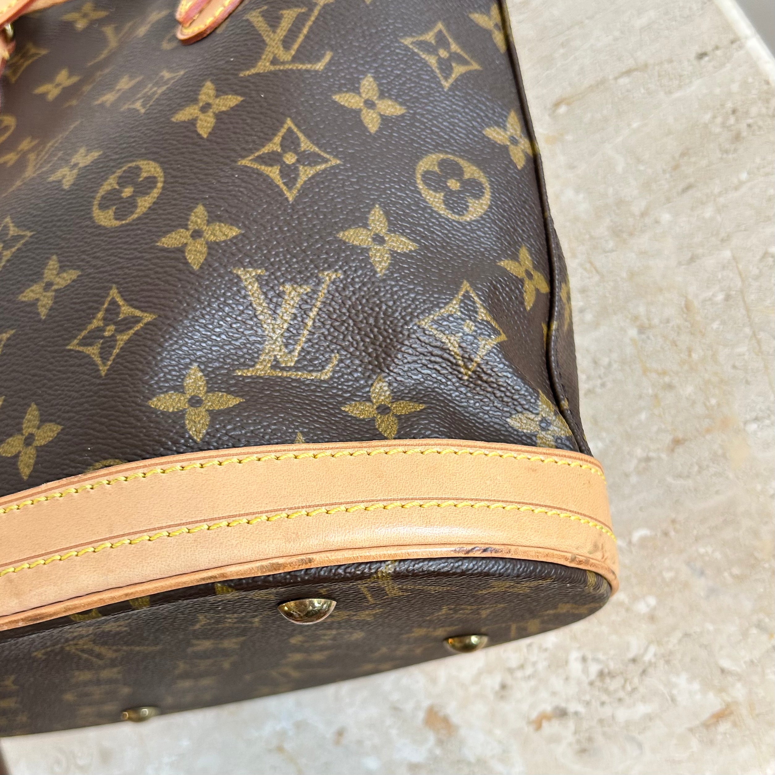 Pre-Owned LOUIS VUITTON Vintage Monogram Petite Bucket Bag