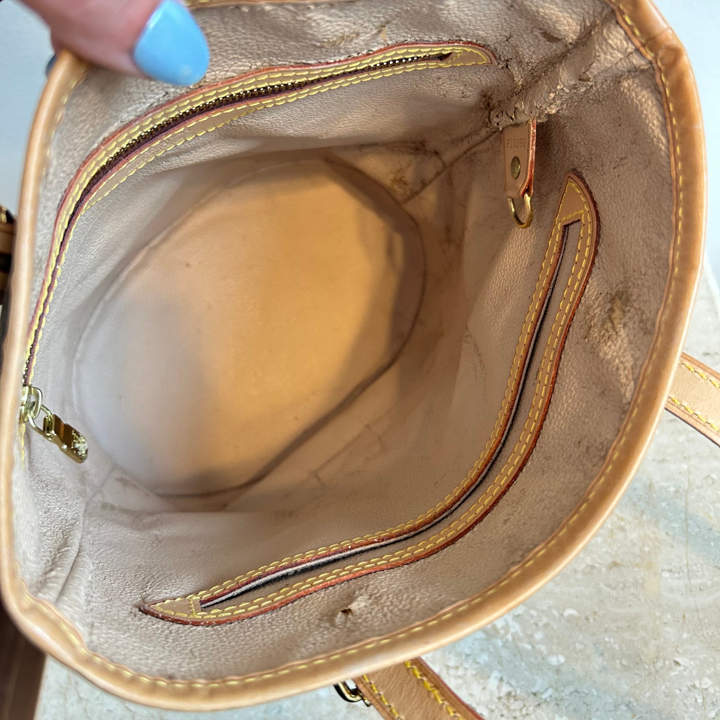 Pre-Owned LOUIS VUITTON Vintage Monogram Petite Bucket Bag