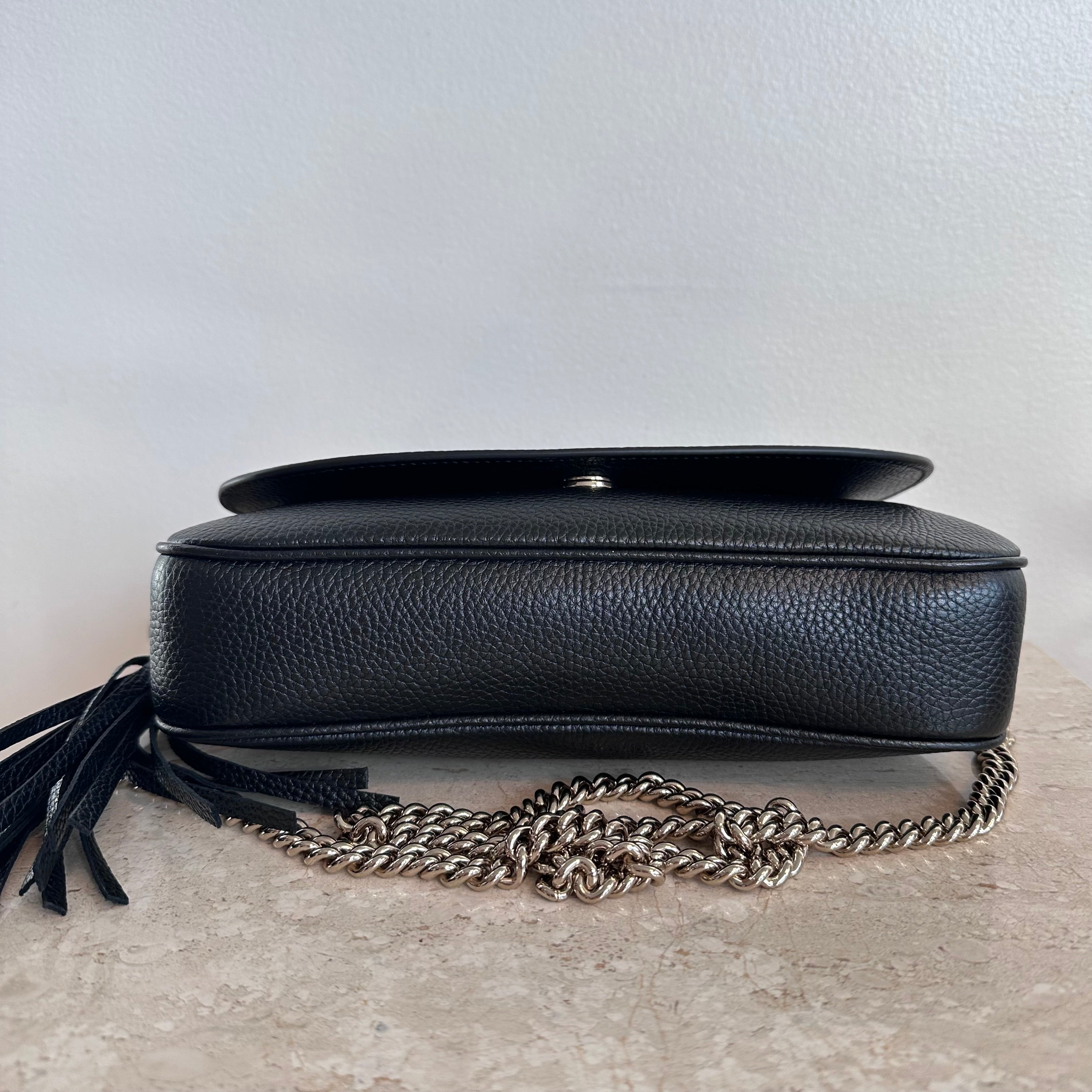 Pre-Owned GUCCI Medium Soho Black Flap Bag