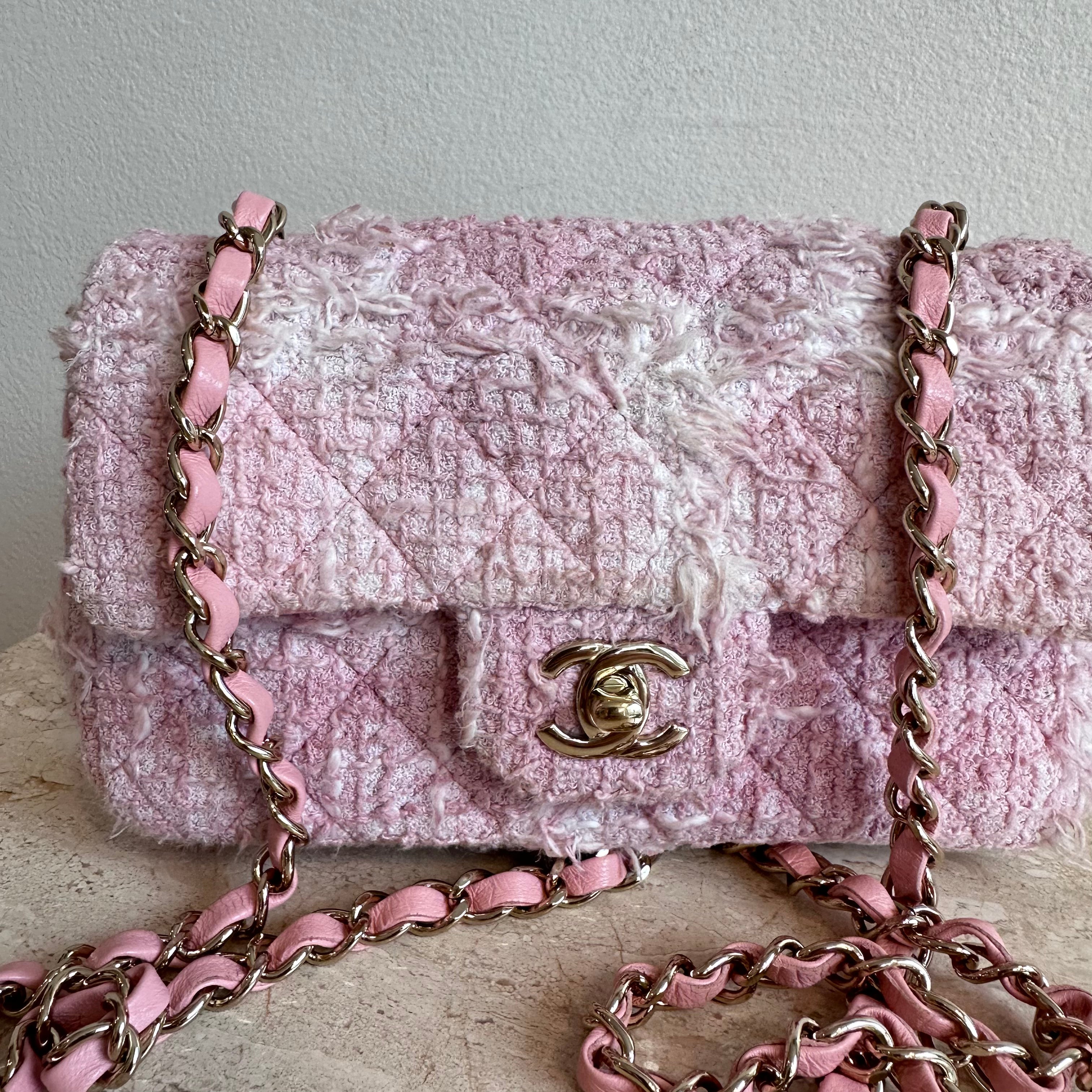 Pre-Owned CHANEL™ Pink Tweed Mini Classic Flap Bag