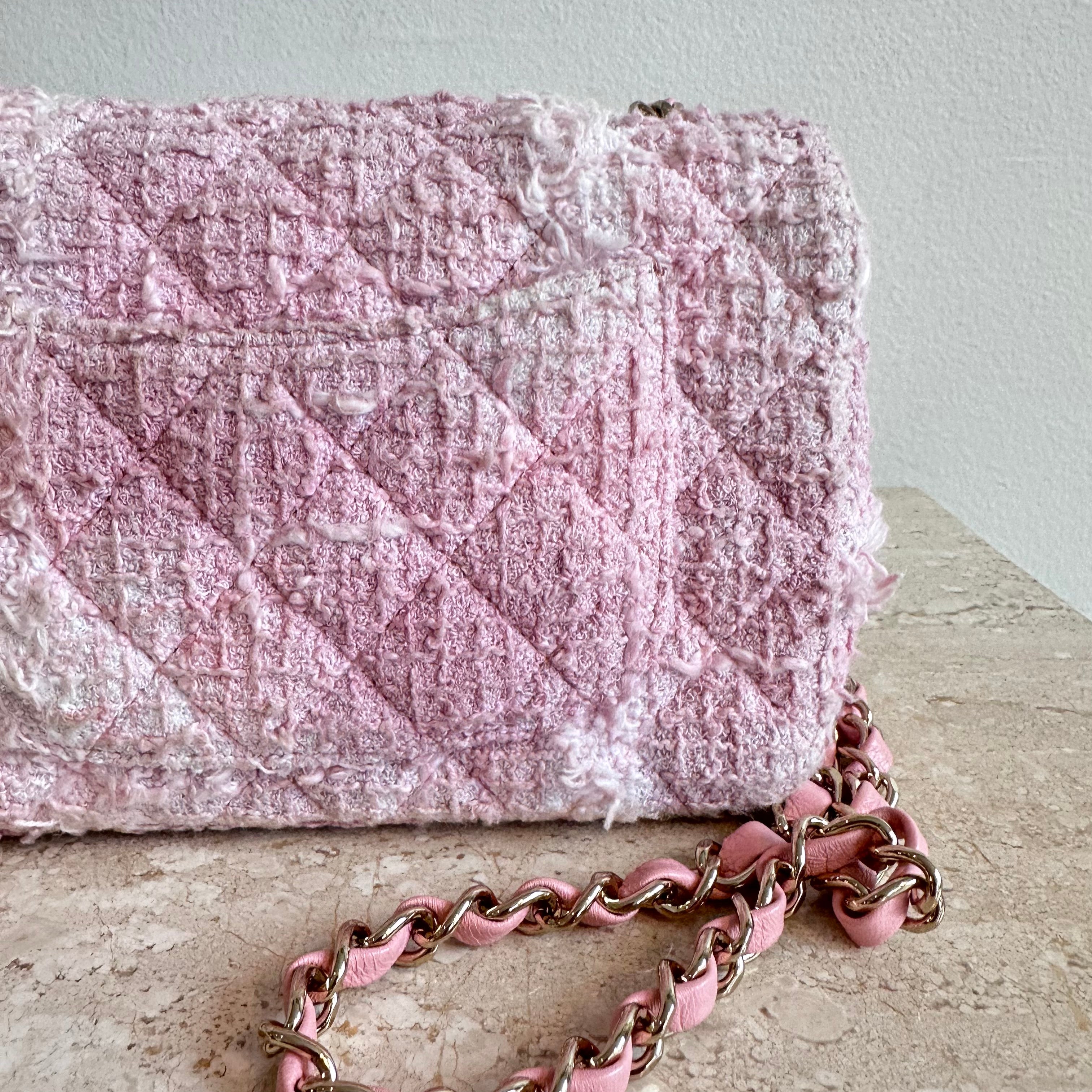 Pre-Owned CHANEL™ Pink Tweed Mini Classic Flap Bag