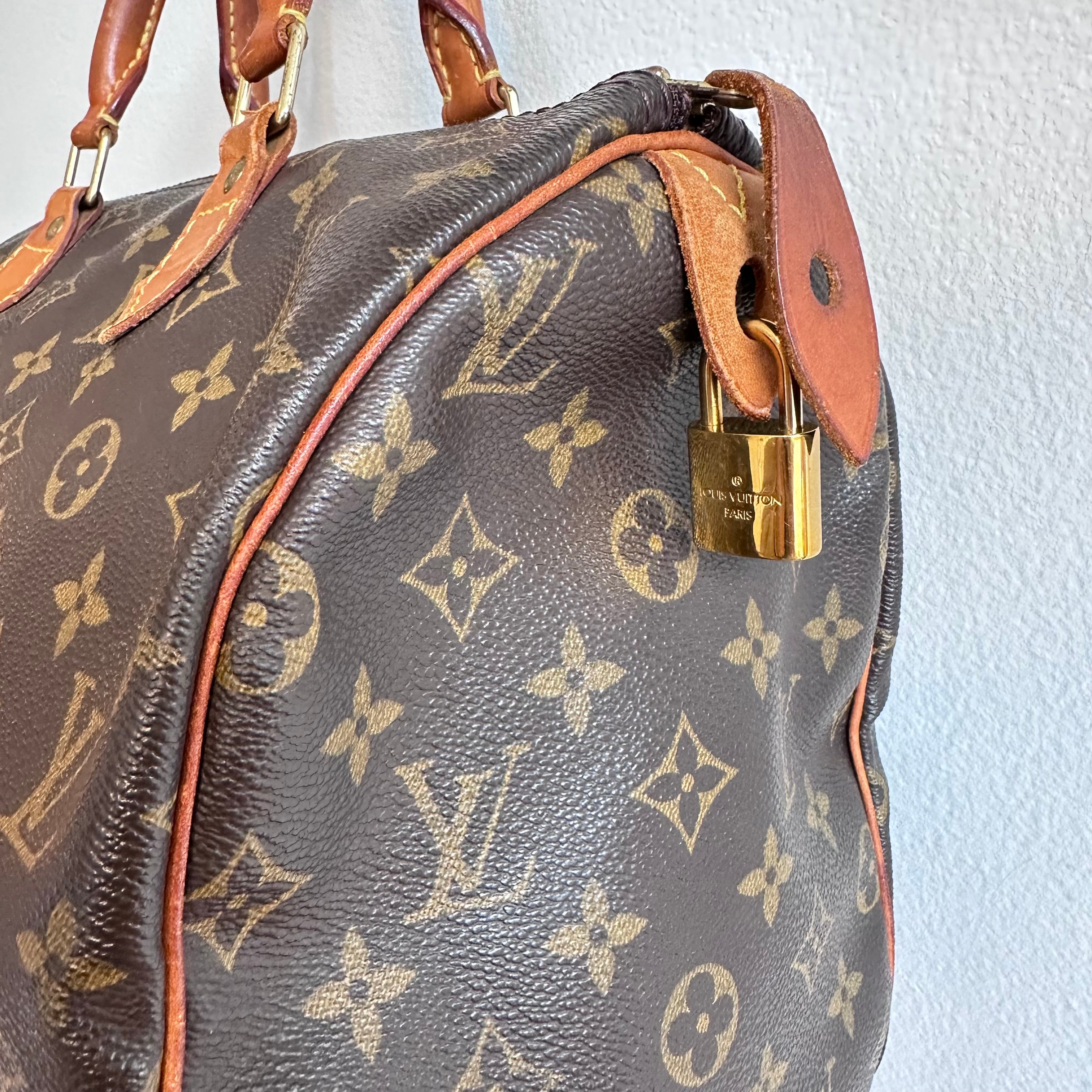 Pre-Owned LOUIS VUITTON Monogram Speedy 30