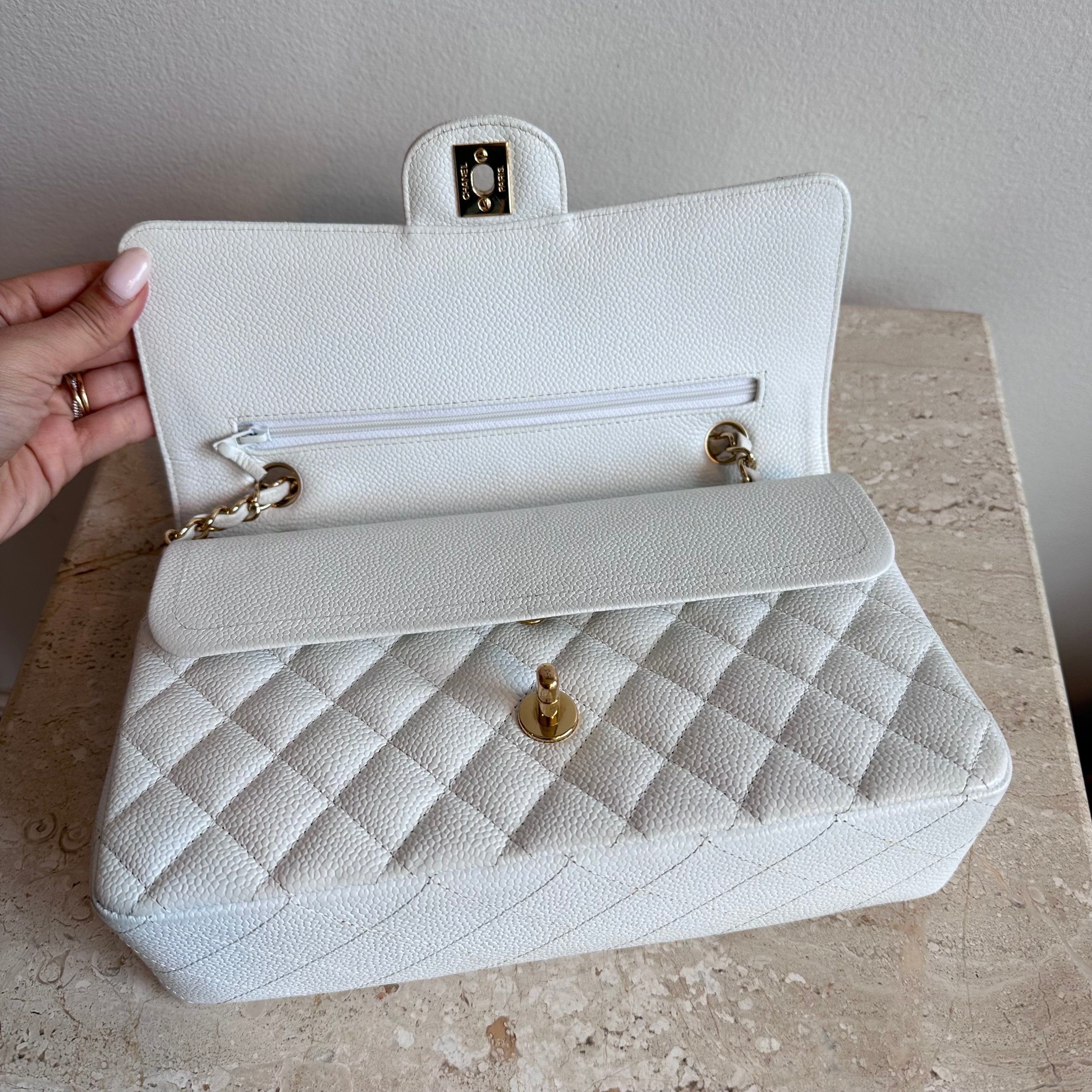 Pre-Owned CHANEL™ Vintage White Caviar Double Flap