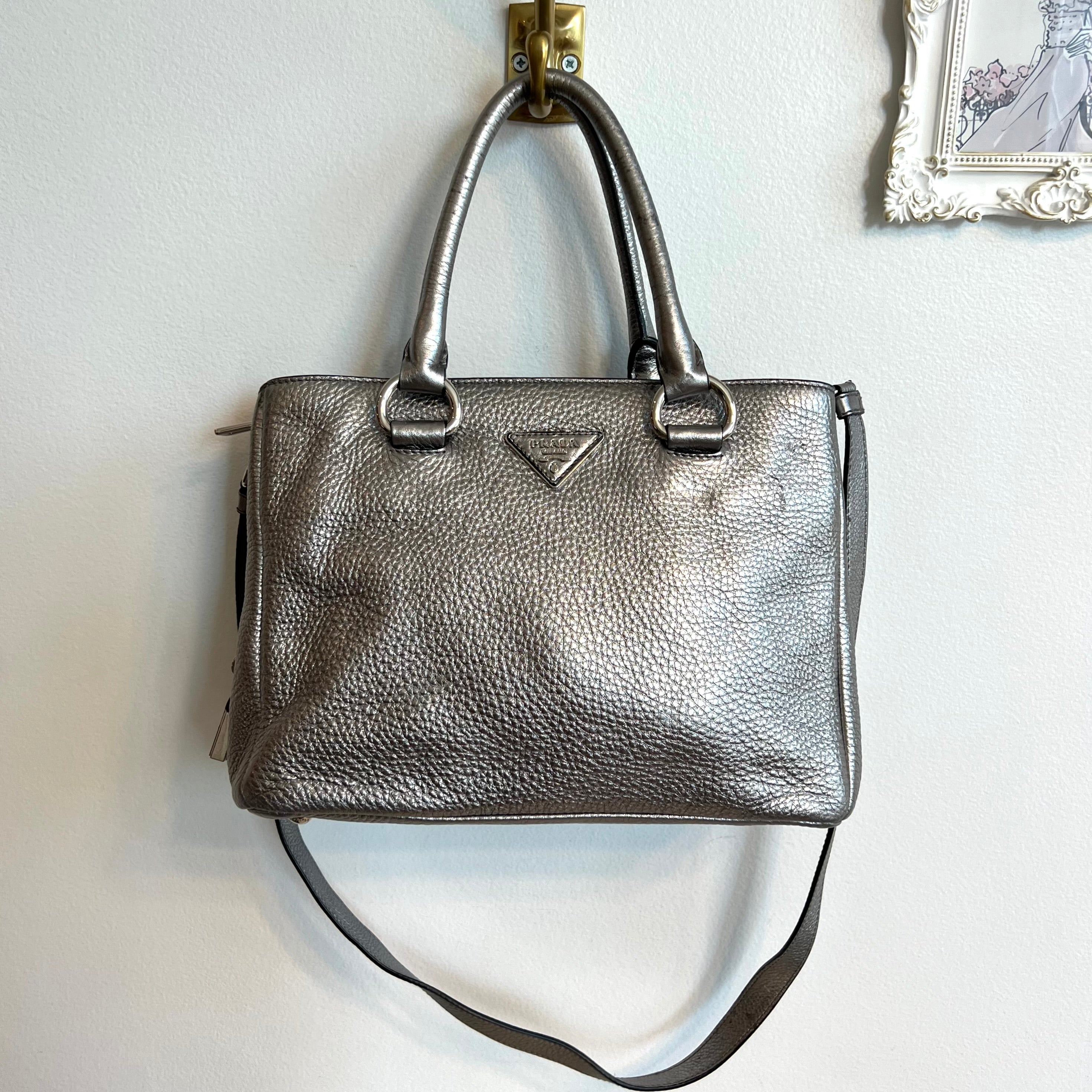 Pre-Owned PRADA Metallic Silver Leather Vitello Daino Tote