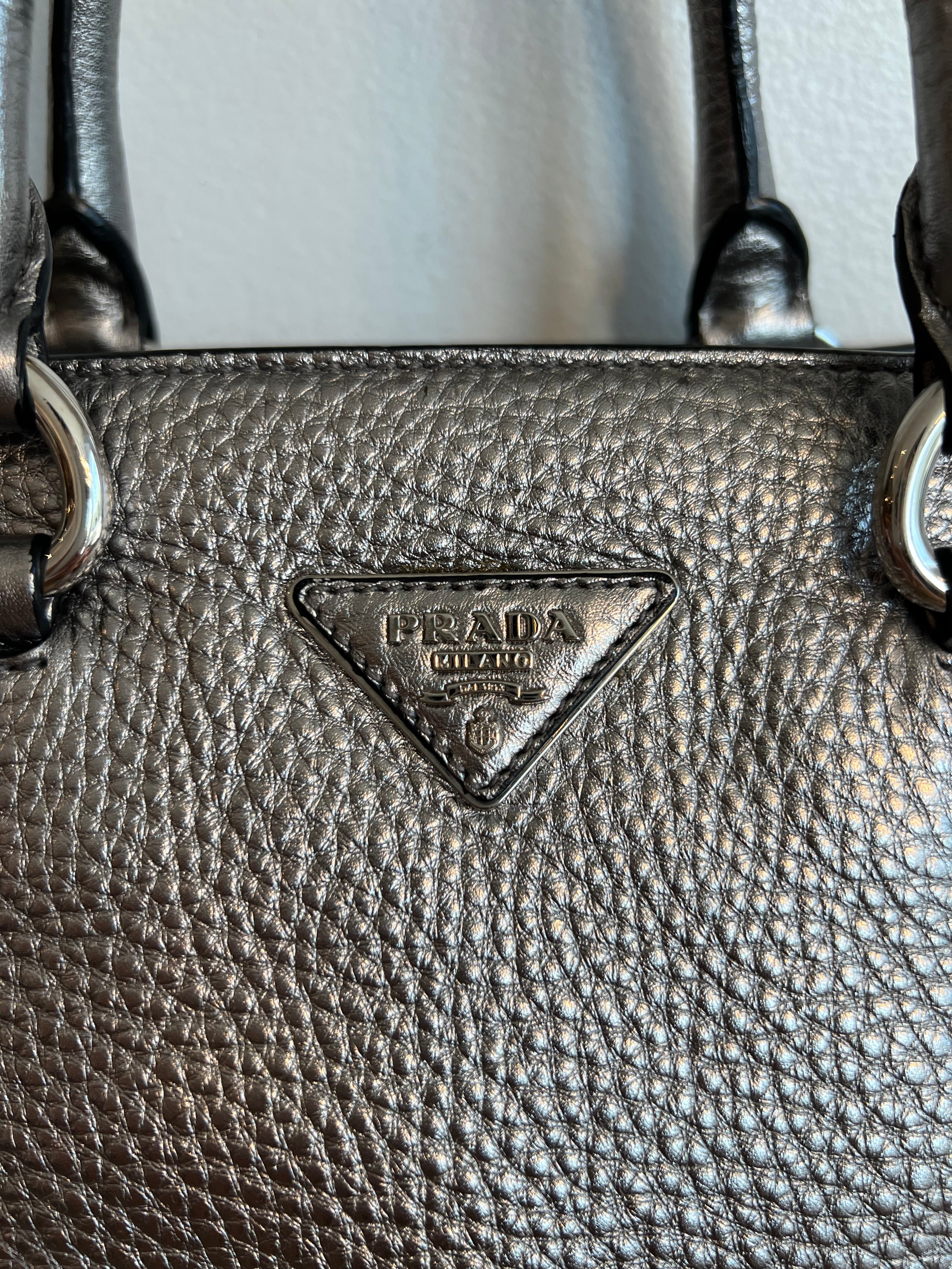 Pre-Owned PRADA Metallic Silver Leather Vitello Daino Tote