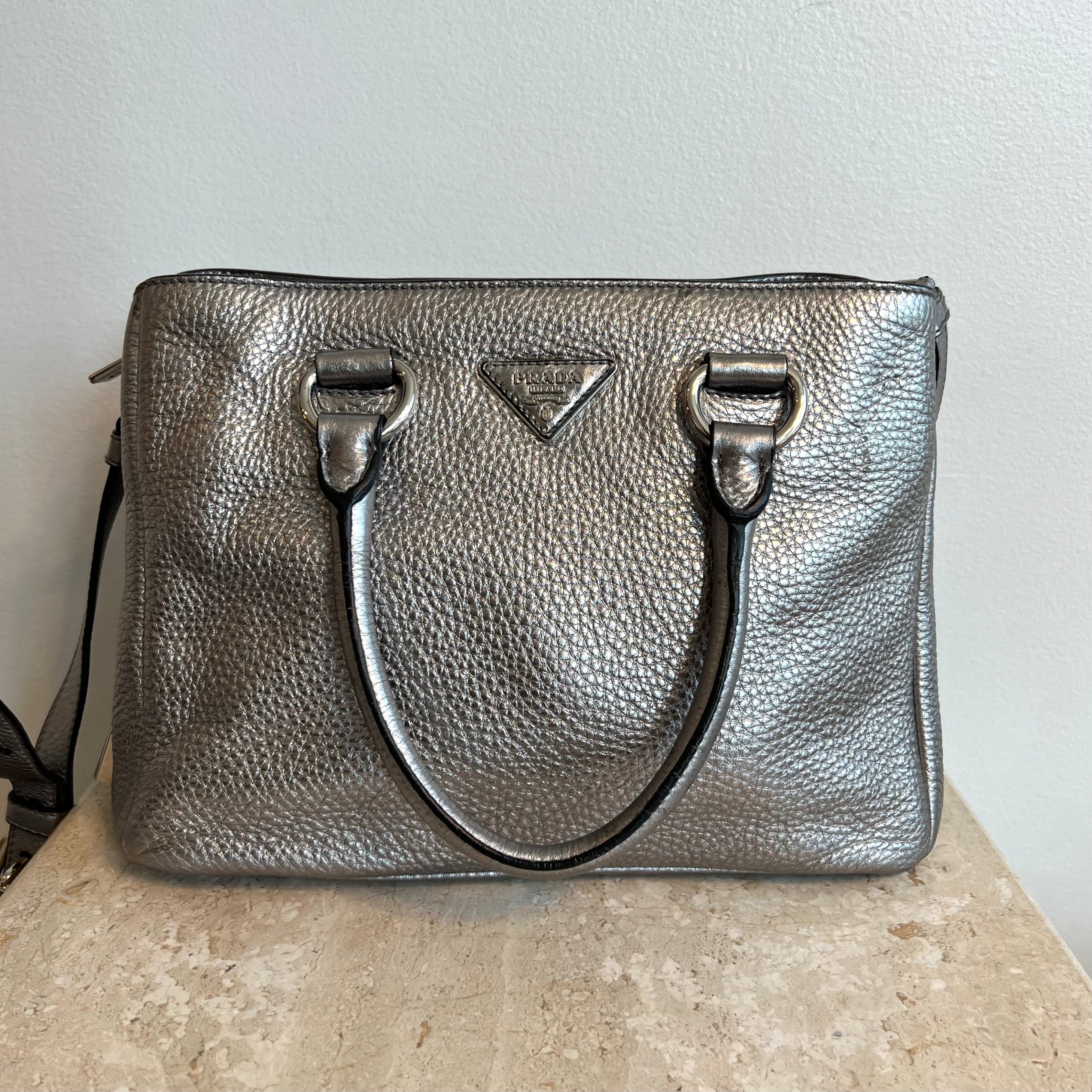 Pre-Owned PRADA Metallic Silver Leather Vitello Daino Tote