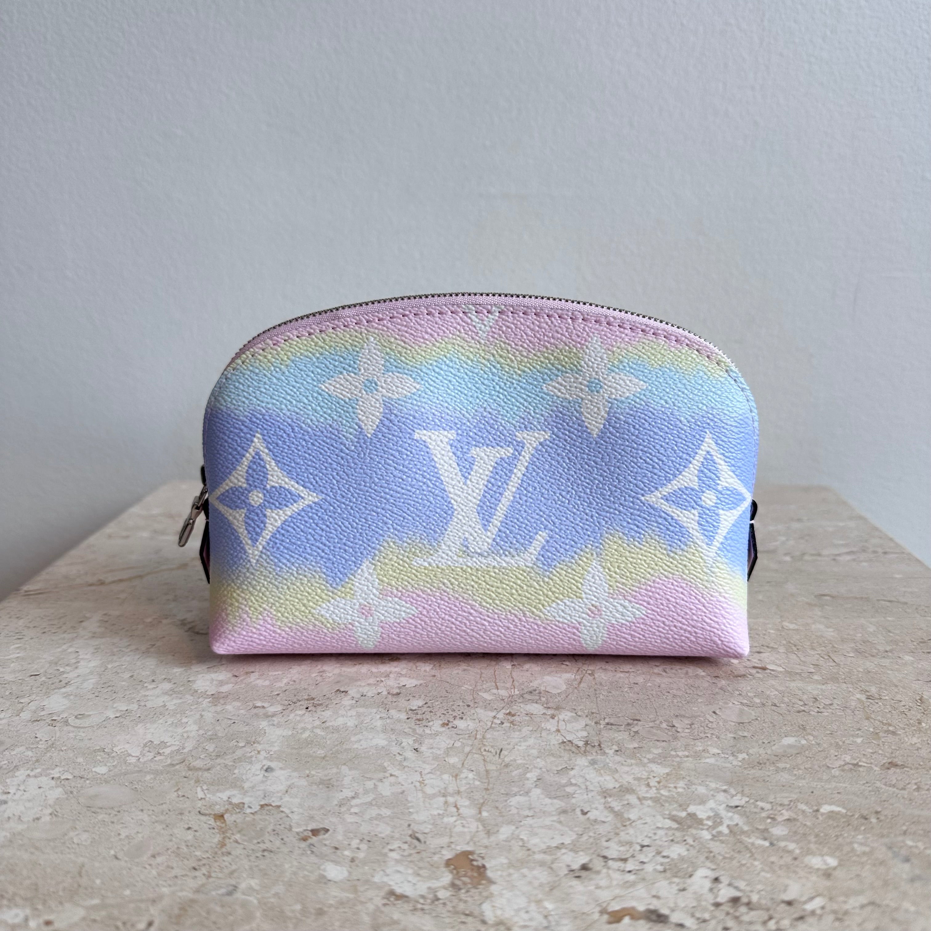 Pre-Owned LOUIS VUITTON Escale Pochette