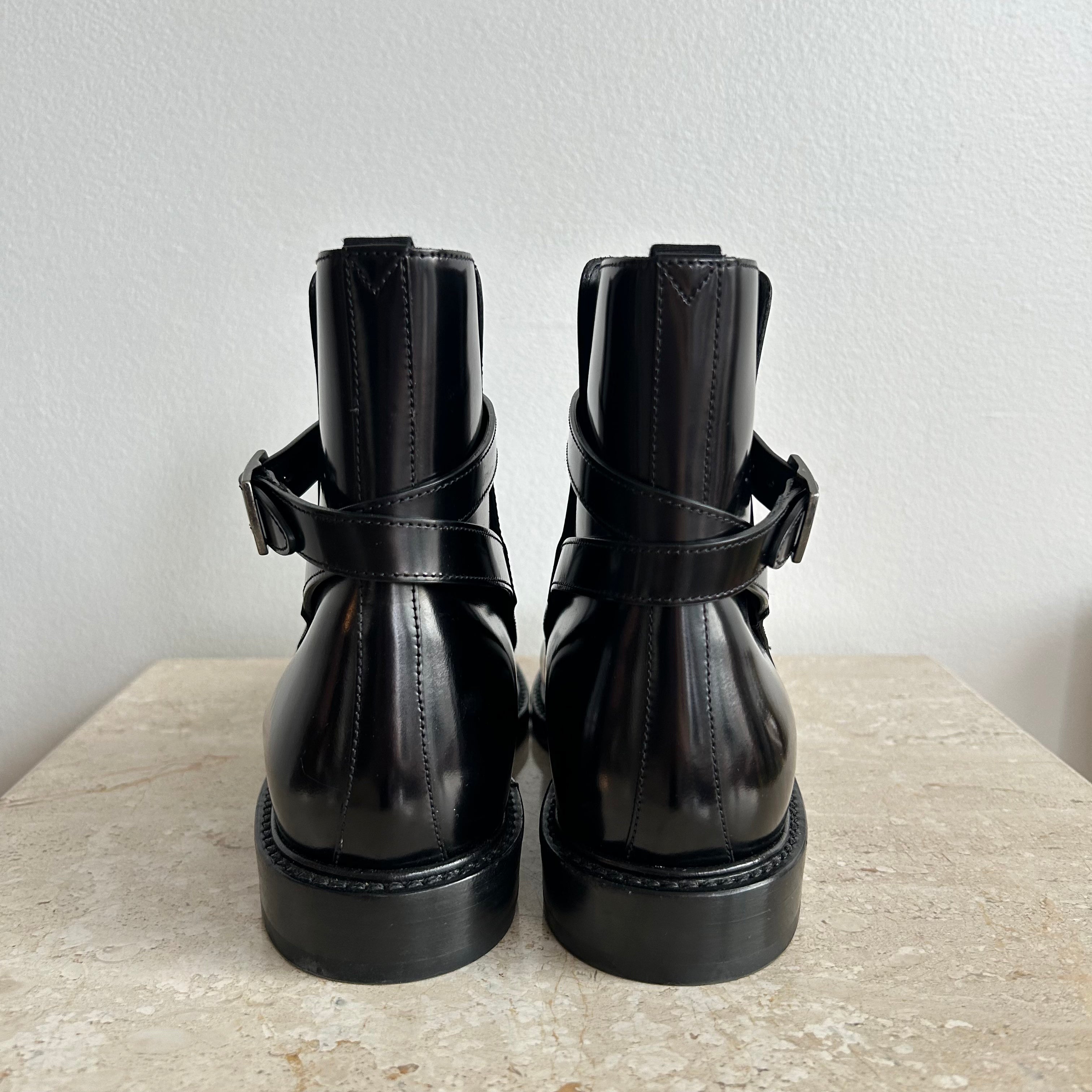 Pre-Owned SAINT LAURENT Black Leather Ankle Boot Size 36.5