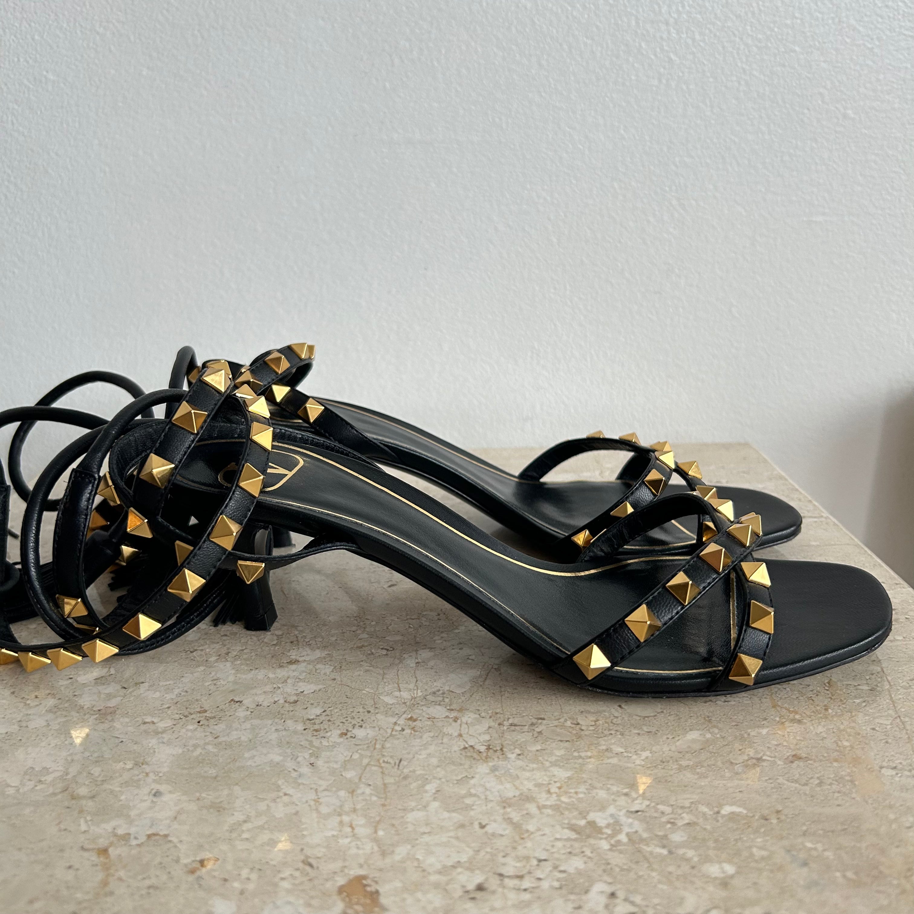 Pre-Owned VALENTINO Rockstud Wrap Tassel Sandals Size 37