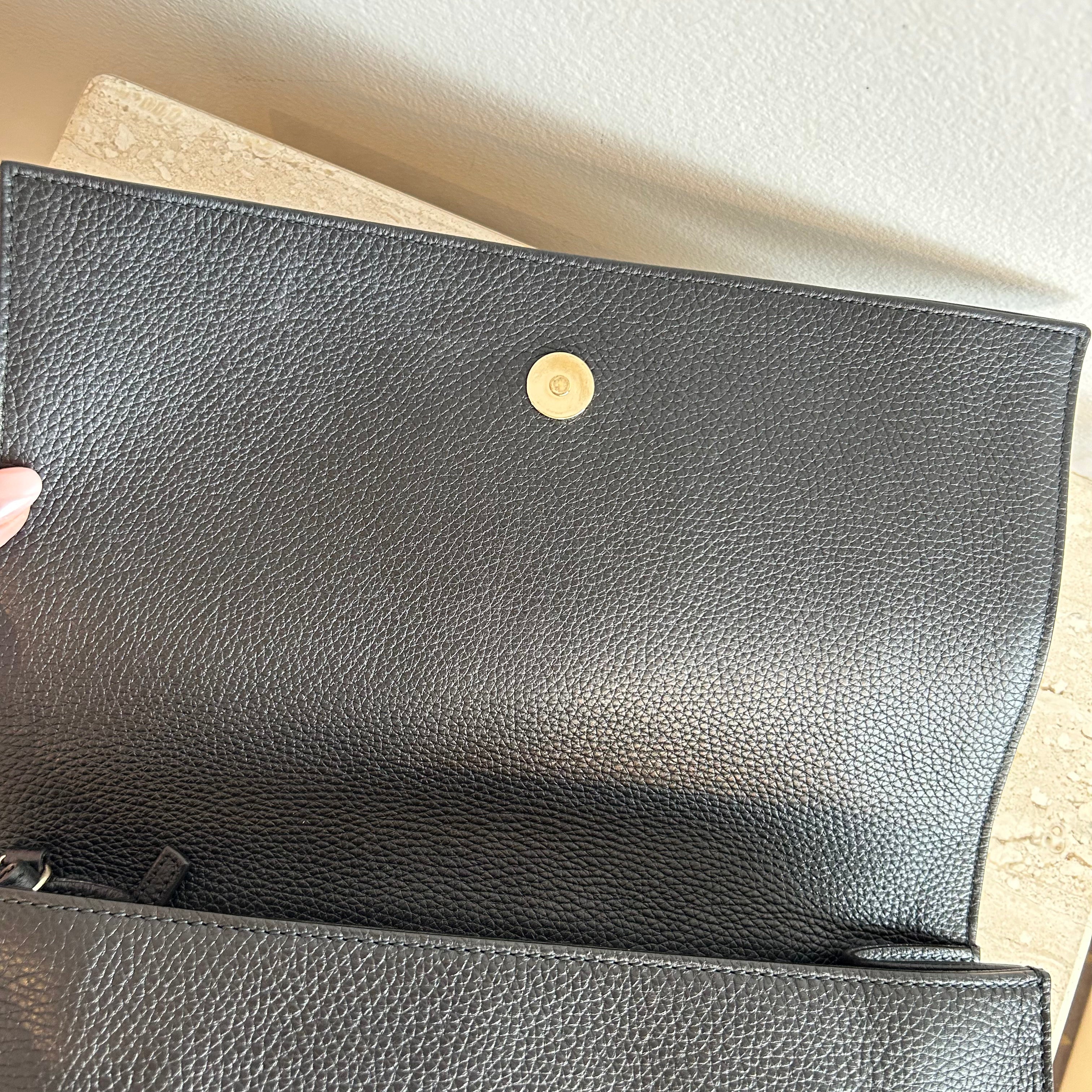 Pre-Owned GUCCI Black Leather Soho Clutch