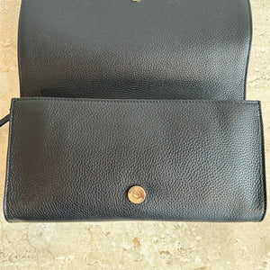 Pre-Owned GUCCI Black Leather Soho Clutch