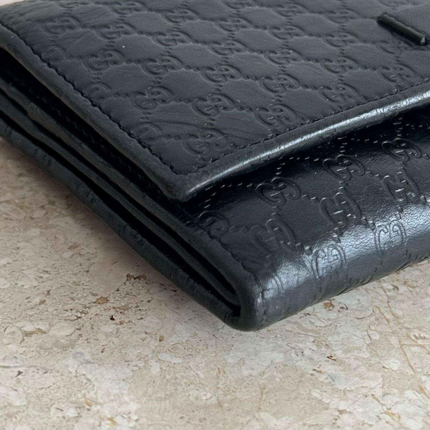 Pre-Owned GUCCI Black Guccissima Wallet