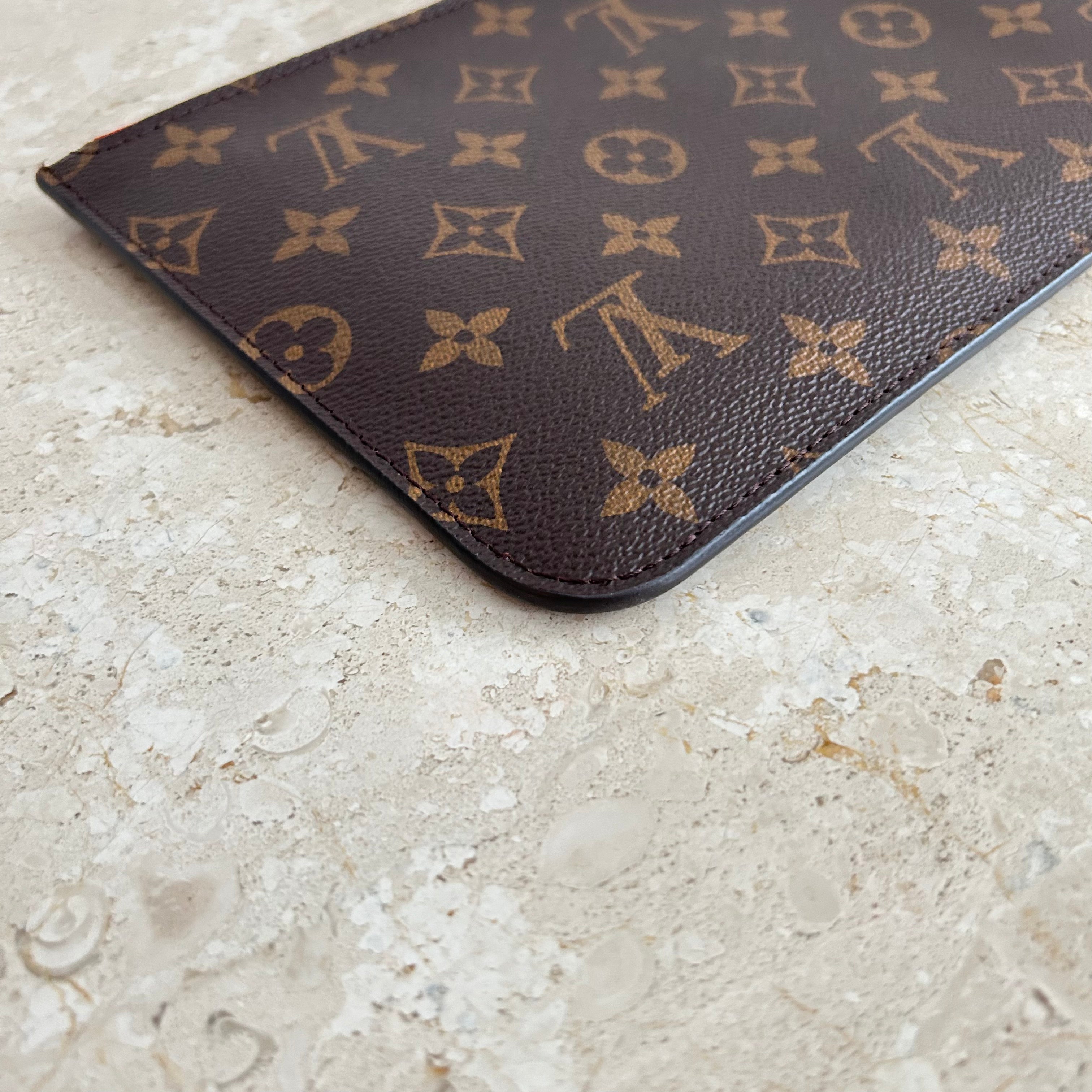 Pre-Owned LOUIS VUITTON Monogram Neverfull Wristlet