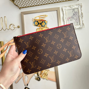 Pre-Owned LOUIS VUITTON Monogram Neverfull Wristlet