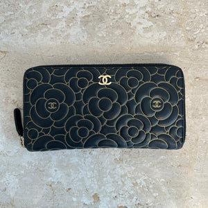 Pre-Owned CHANEL™ Camillia Embossed Long Wallet