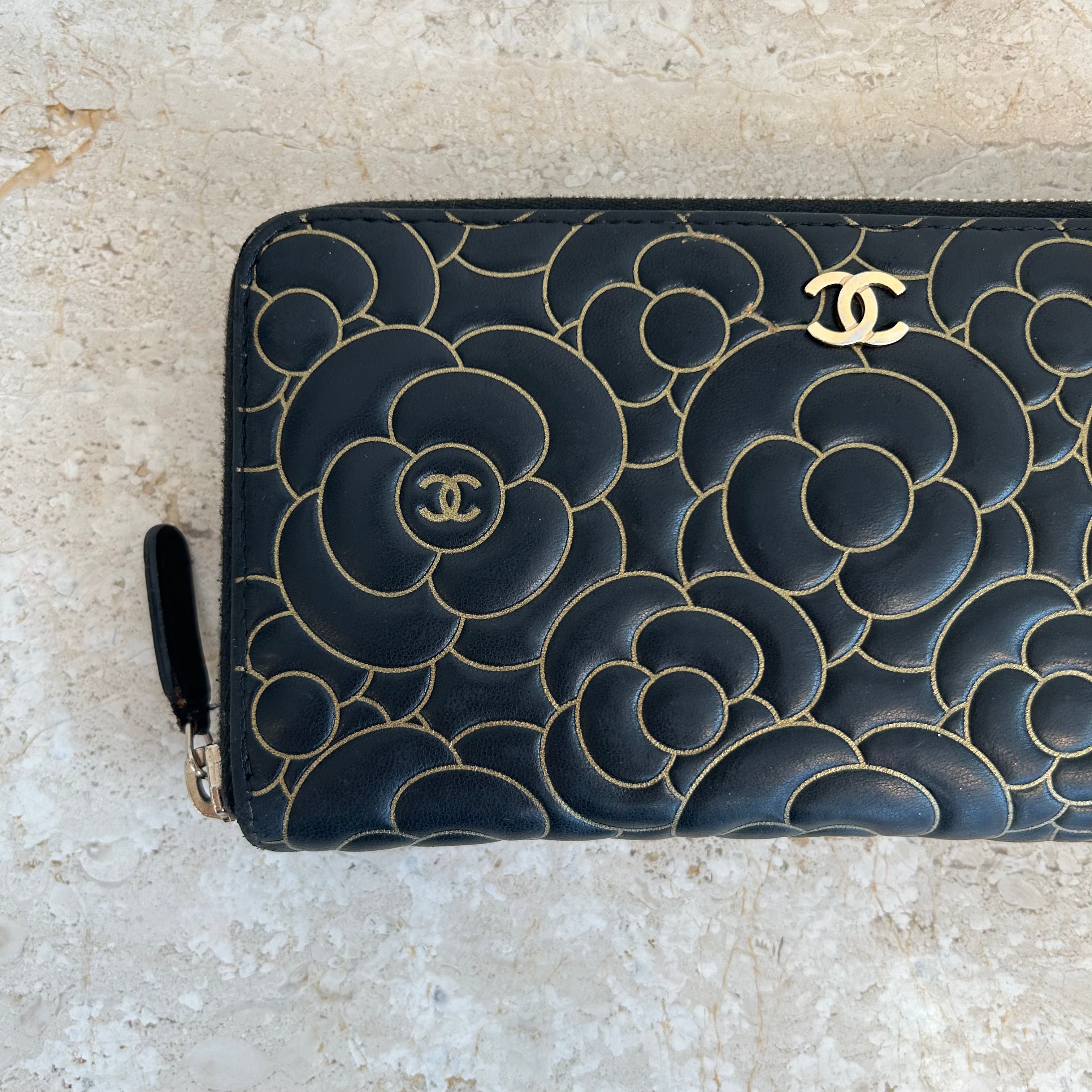 Pre-Owned CHANEL™ Camillia Embossed Long Wallet