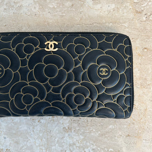 Pre-Owned CHANEL™ Camillia Embossed Long Wallet