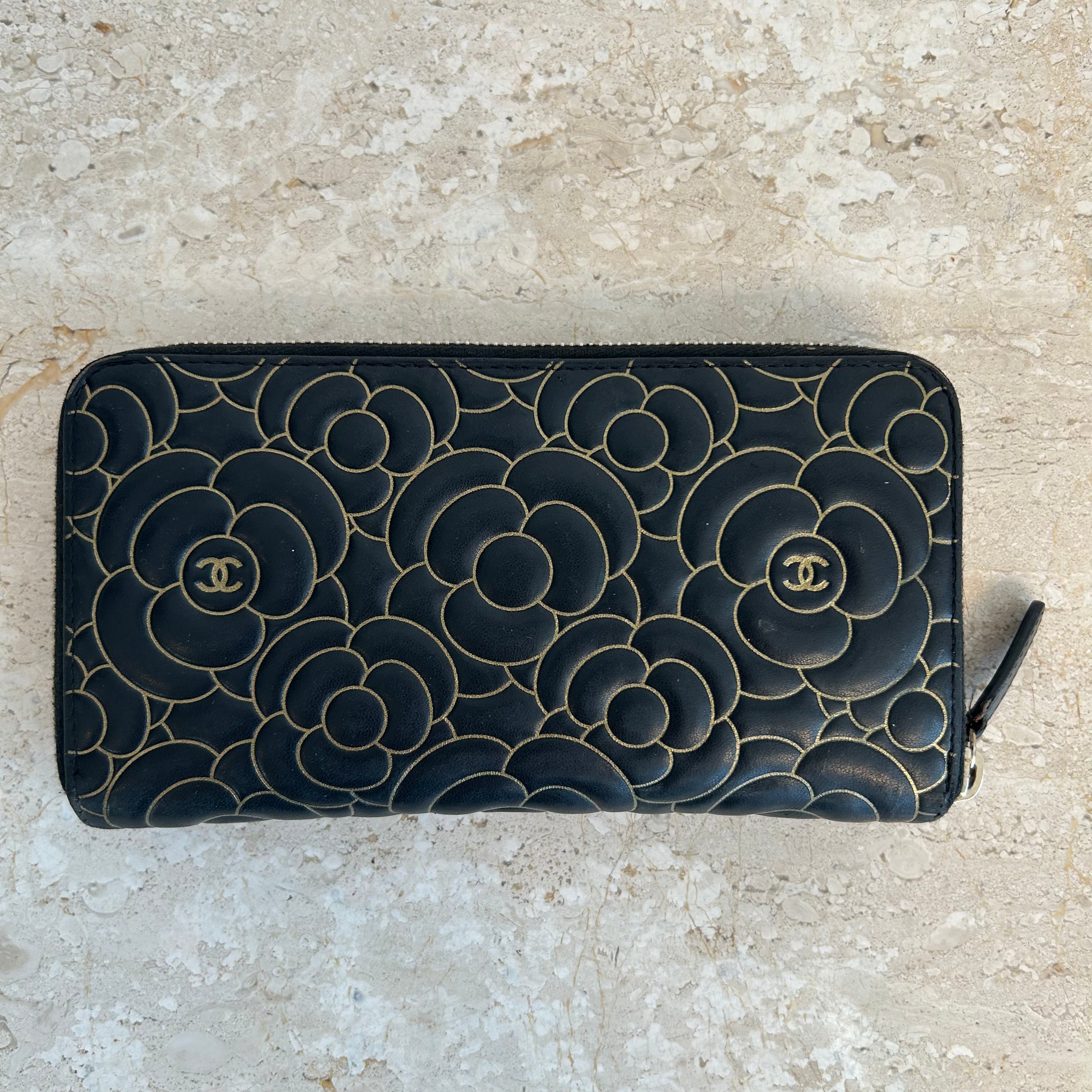 Pre-Owned CHANEL™ Camillia Embossed Long Wallet