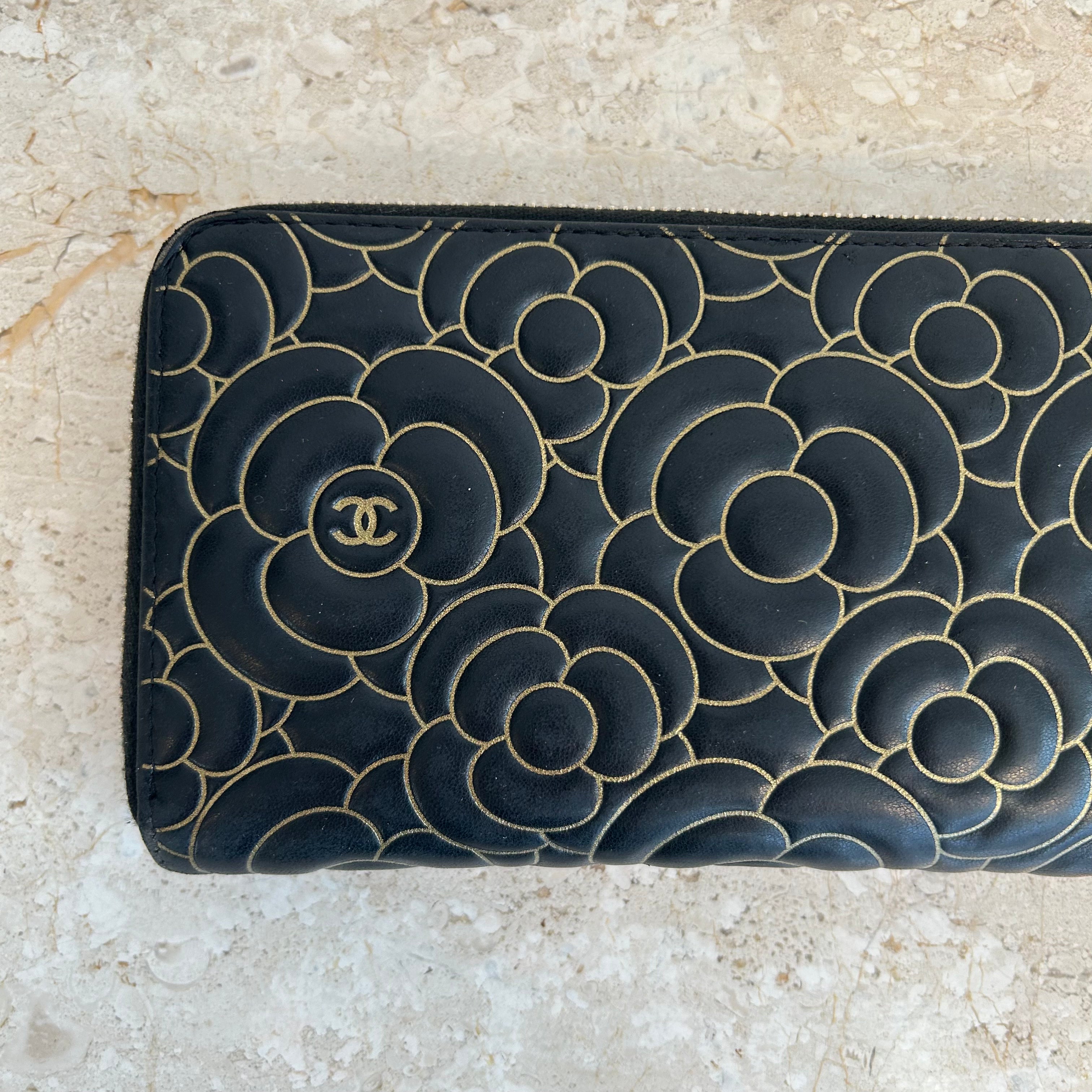 Pre-Owned CHANEL™ Camillia Embossed Long Wallet