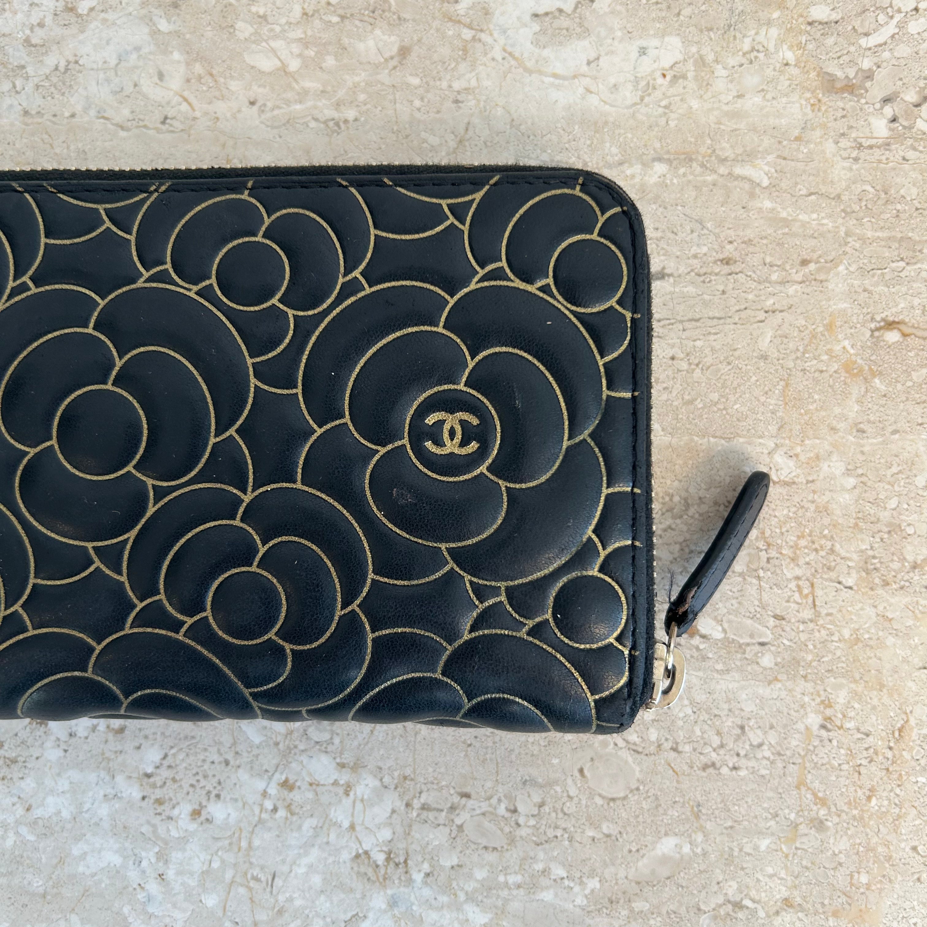 Pre-Owned CHANEL™ Camillia Embossed Long Wallet