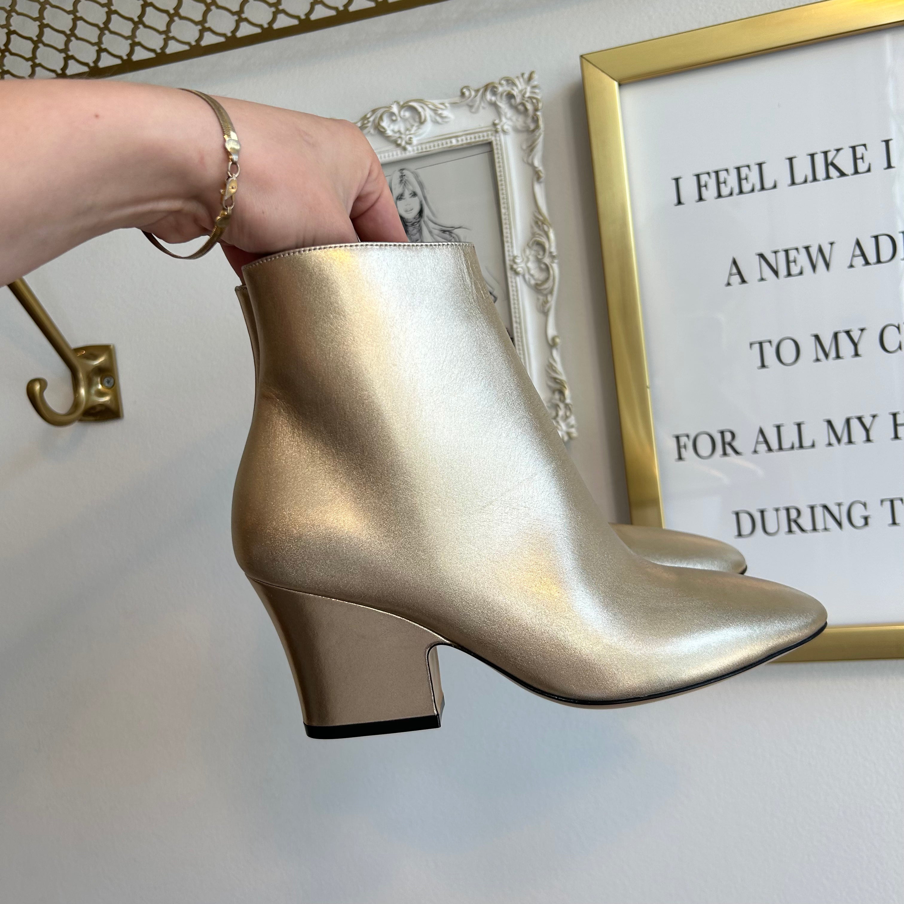 Pre-Owned SALVATORE FERRAGAMO Gold Booties Size 6