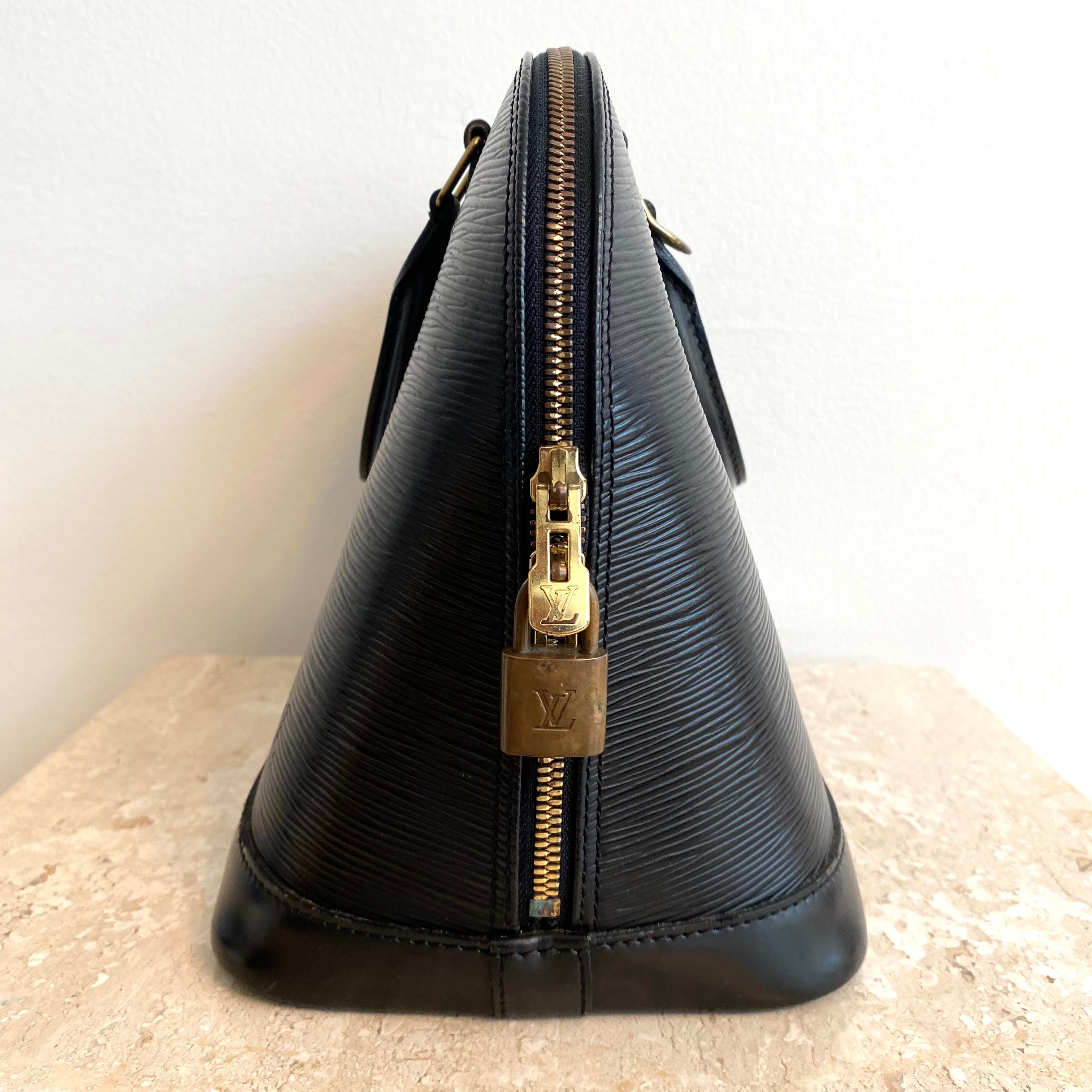 Sac Alma PM Vintage en cuir épi noir Louis Vuitton - Seconde Main /  Occasion – Vintega